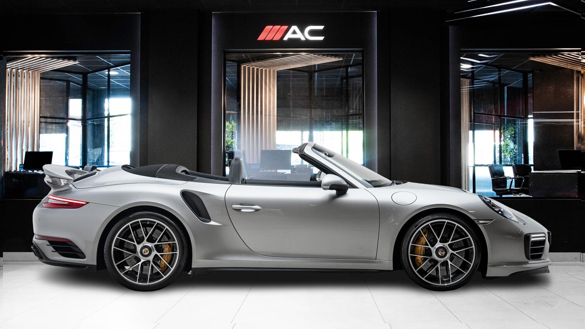 Porsche 911 view 5