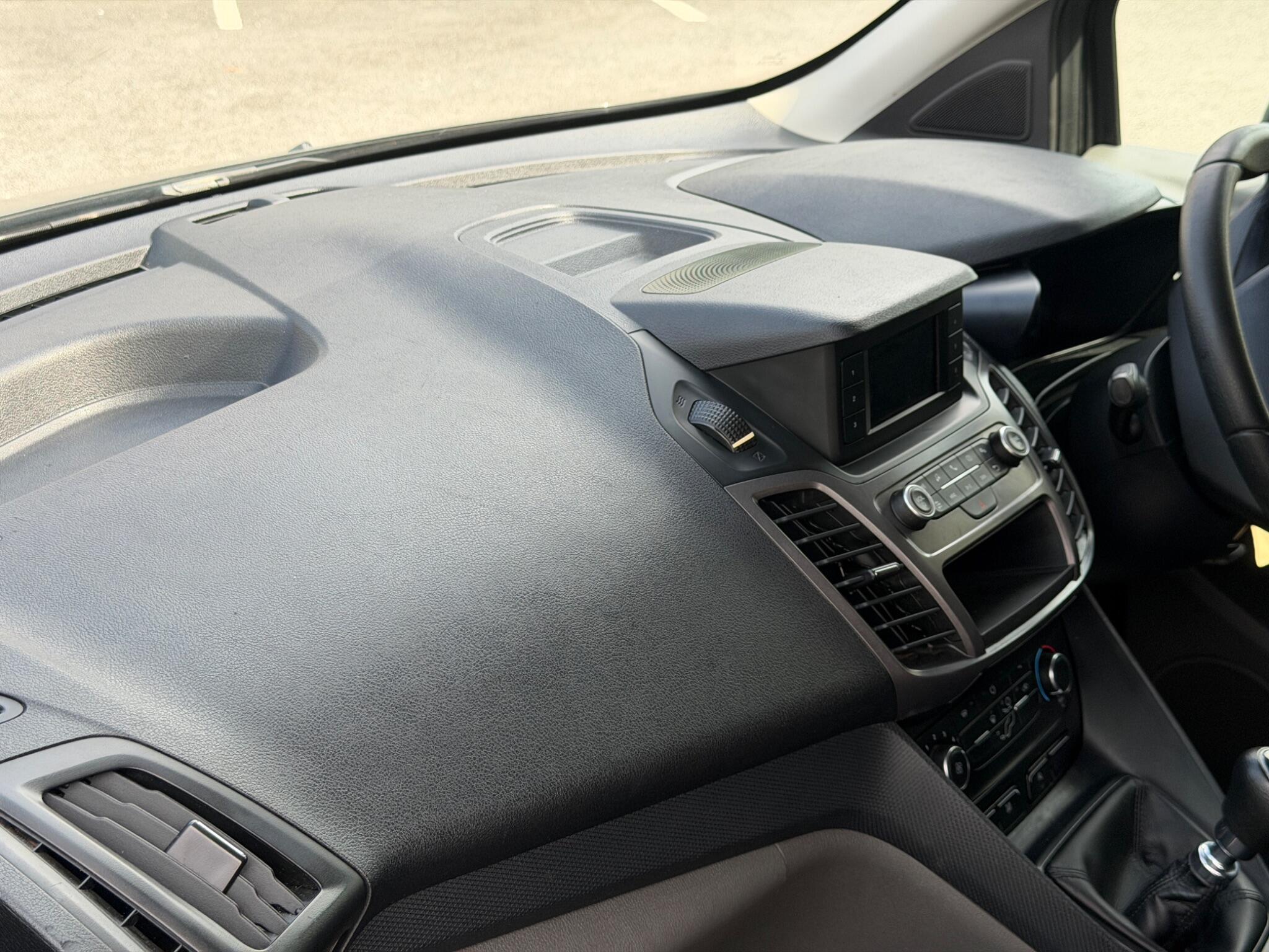 Ford Transit Connect view 31