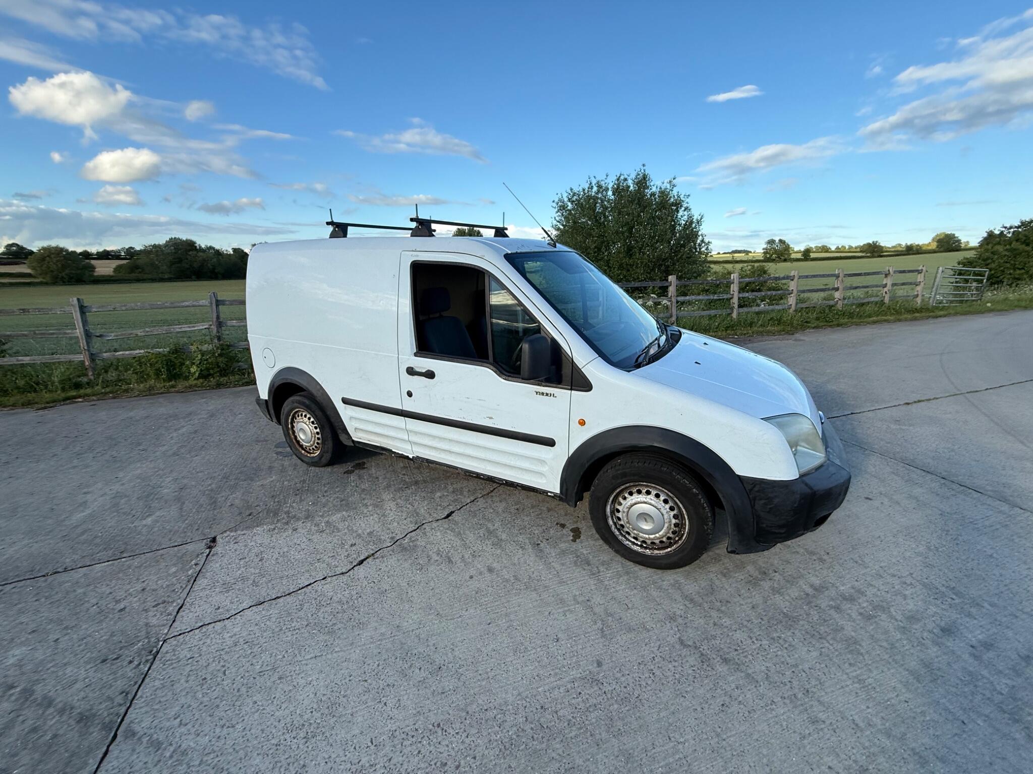 Ford Transit Connect 1.8 TDCi T200 LX L1 H1 4dr — photo 25 of 86