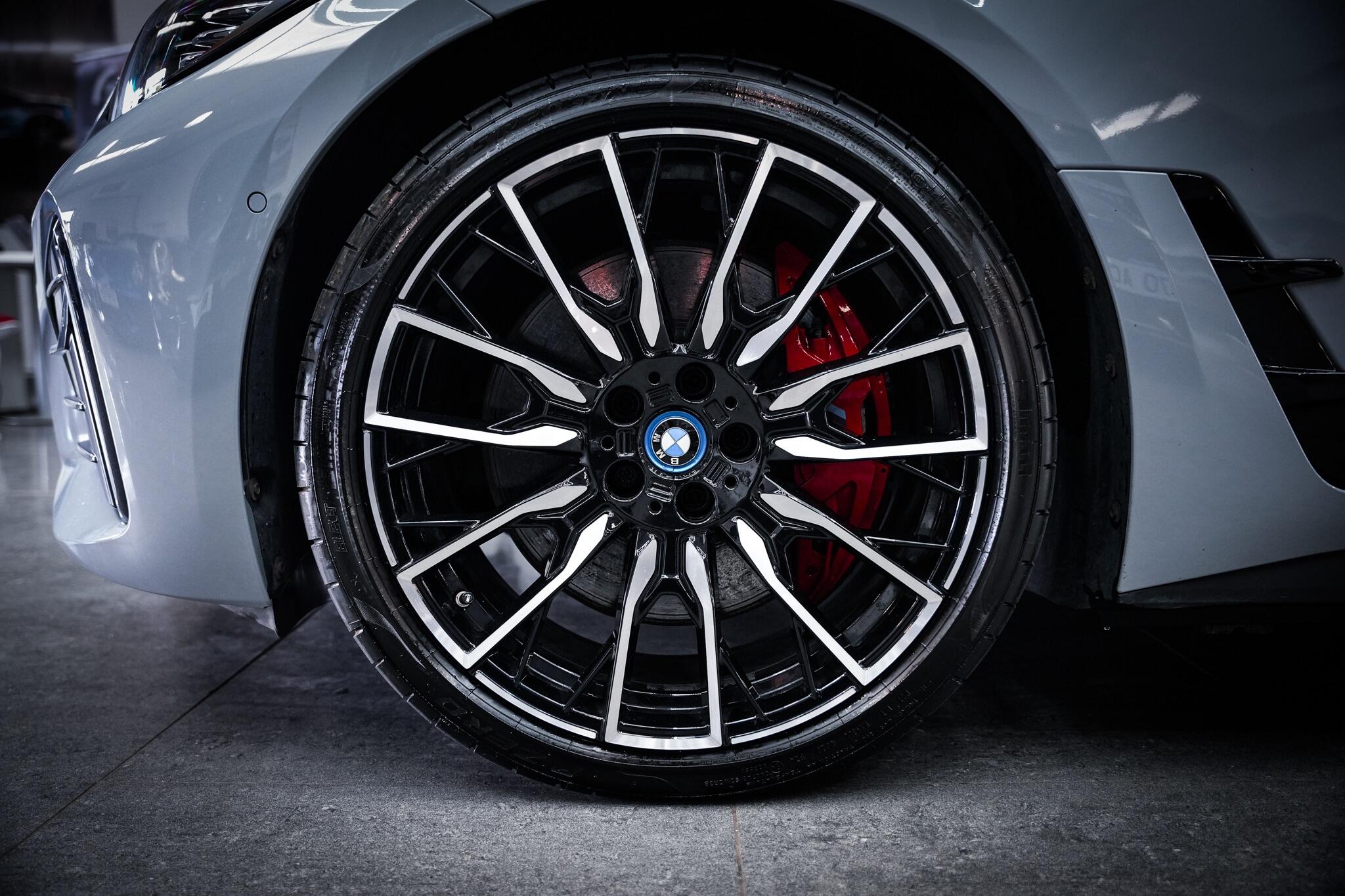 BMW I4 view 30