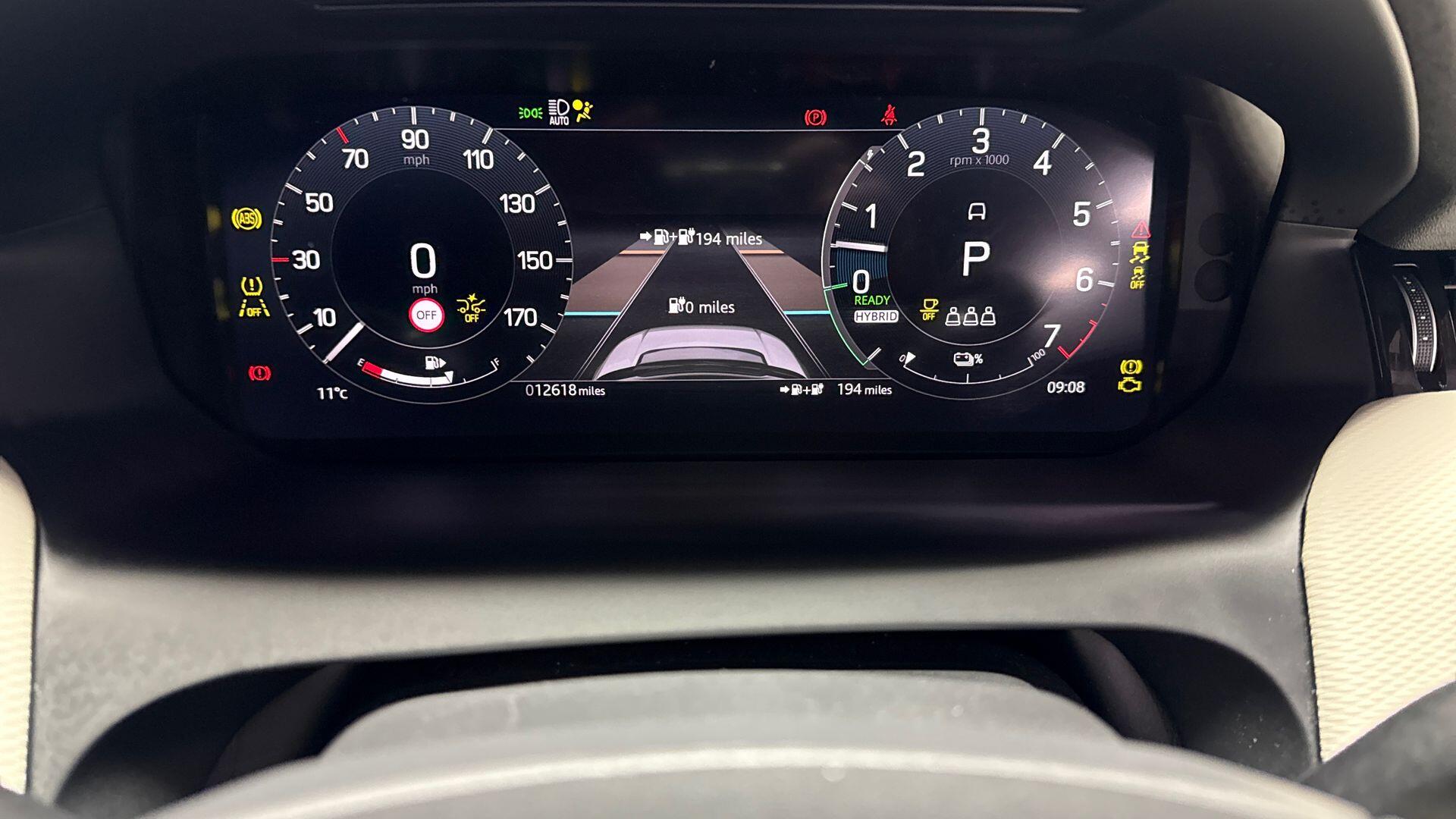 Land Rover Discovery Sport view 16