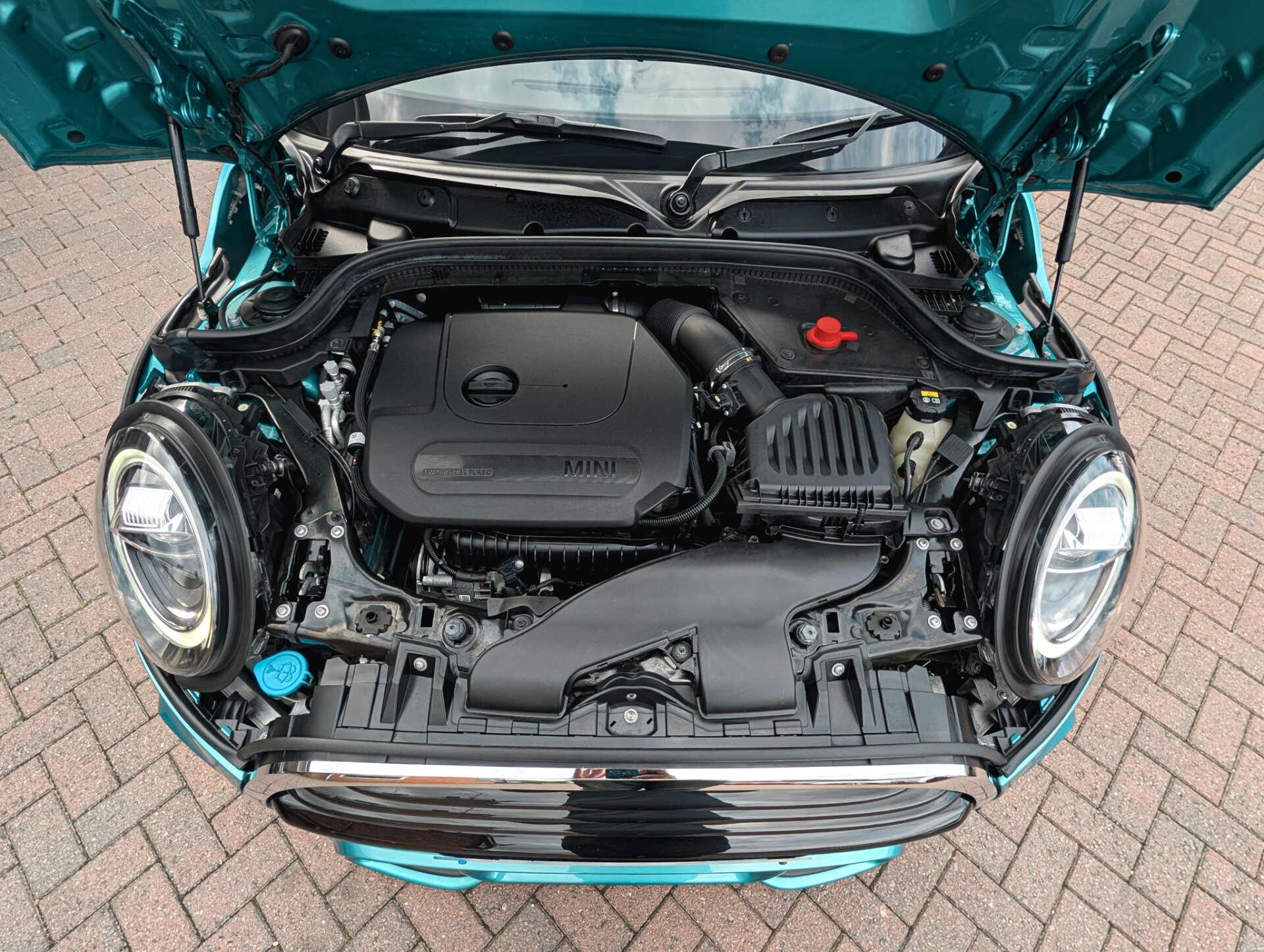 Mini Convertible view 27