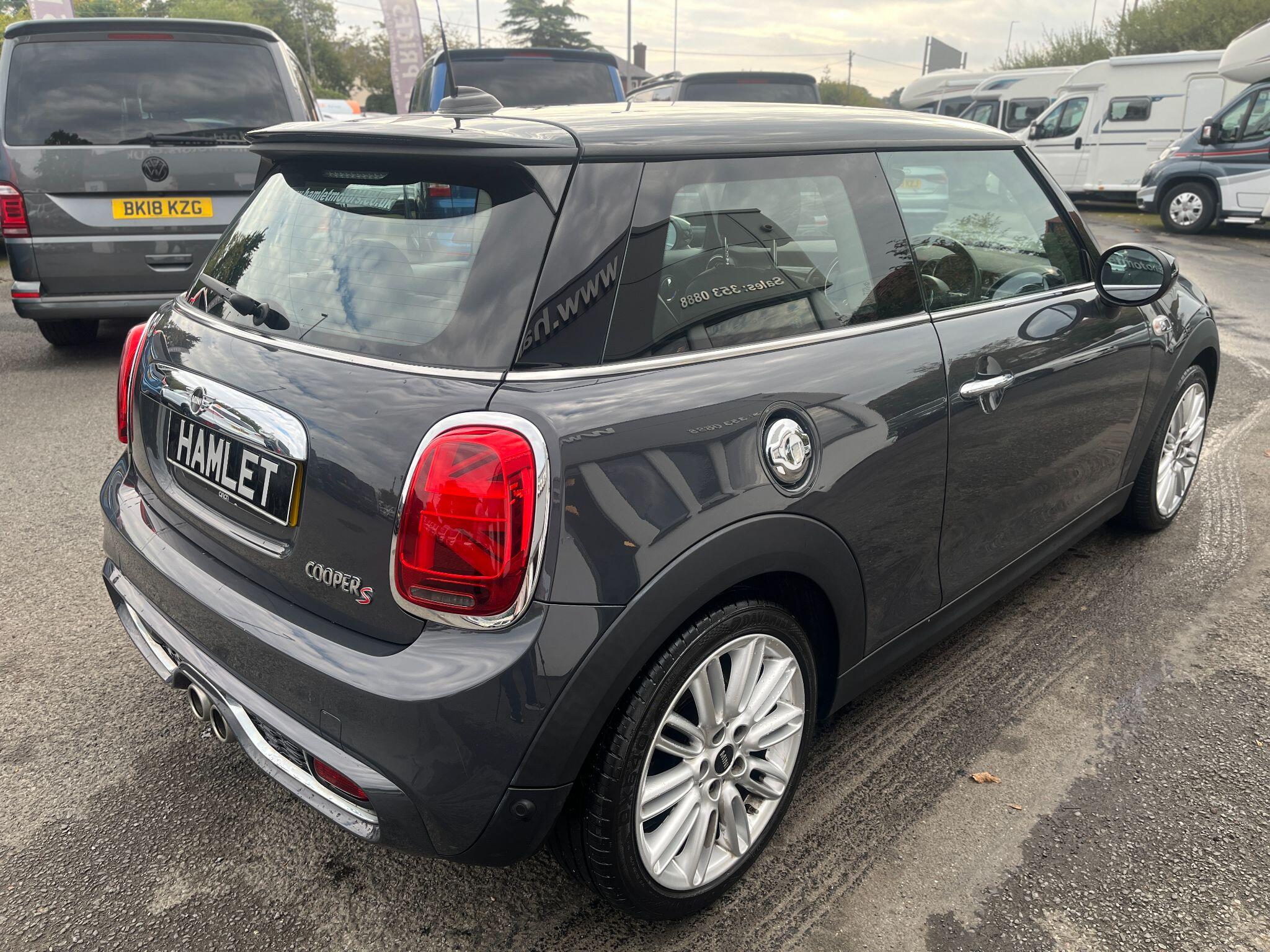 Mini Hatch view 6