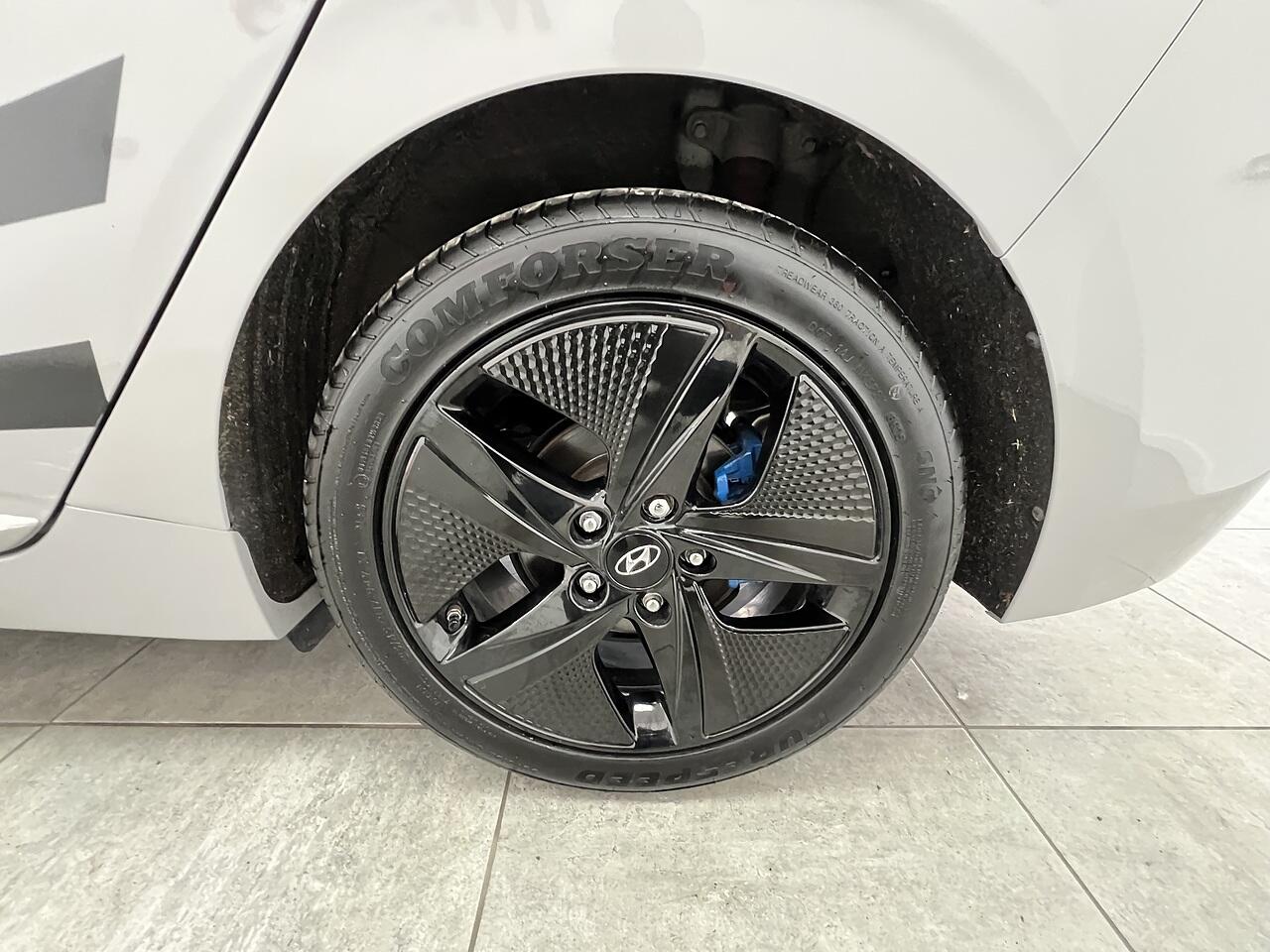 Hyundai Ioniq view 21