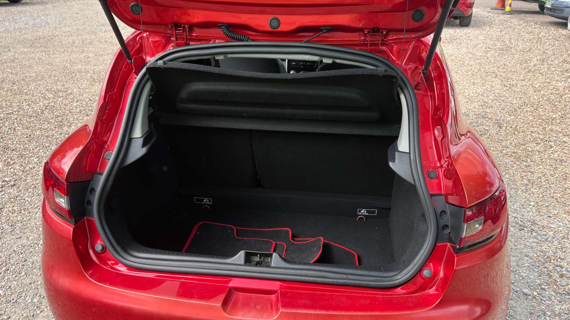 Renault Clio view 40