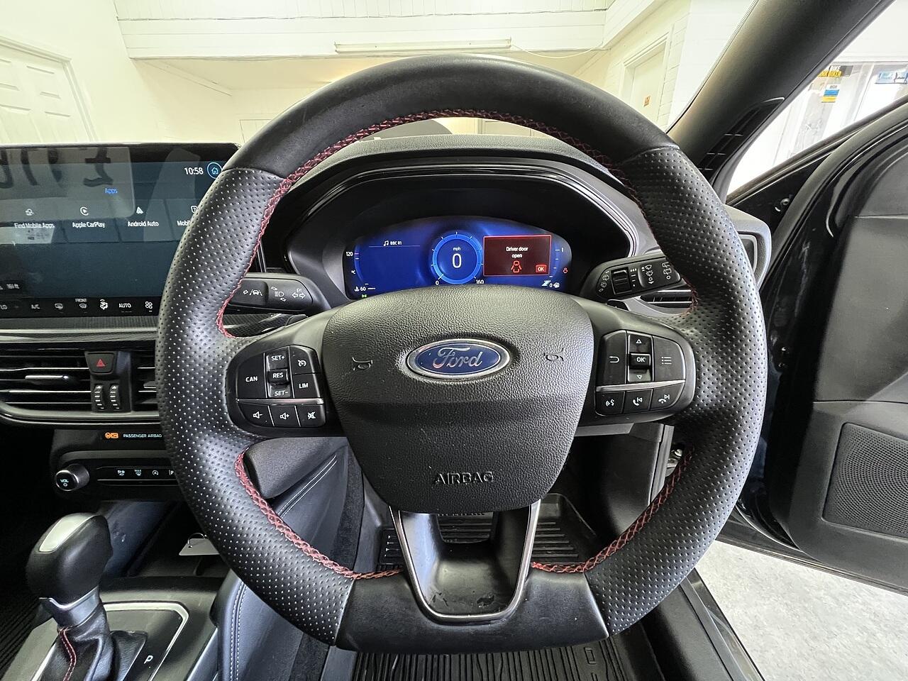 Ford Focus view 9