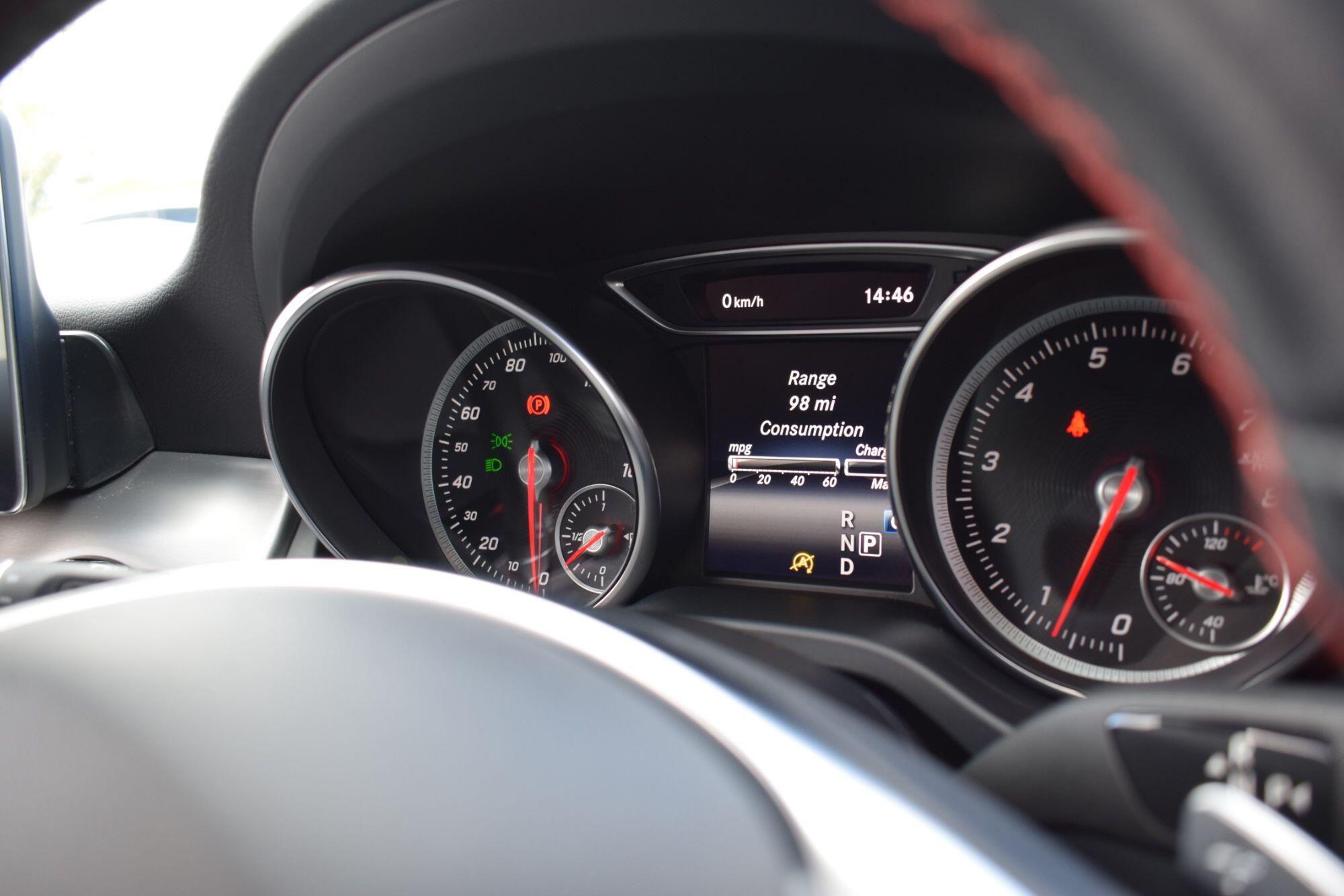 Mercedes-Benz GLA view 12