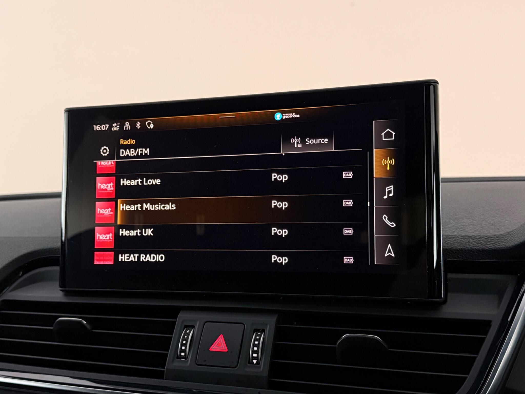 Audi Q5 view 26