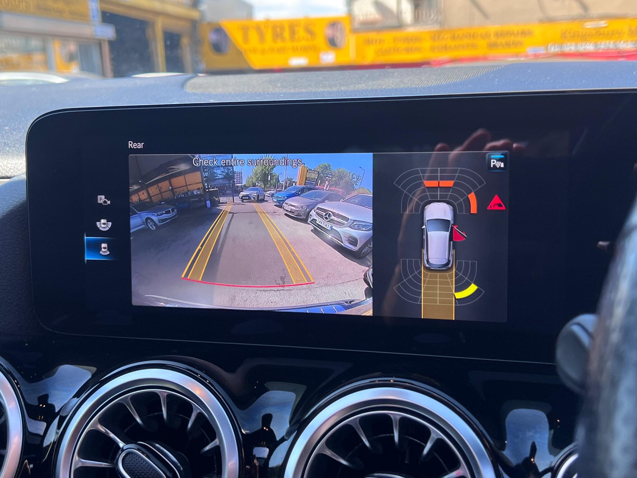 Mercedes-Benz Gla view 22