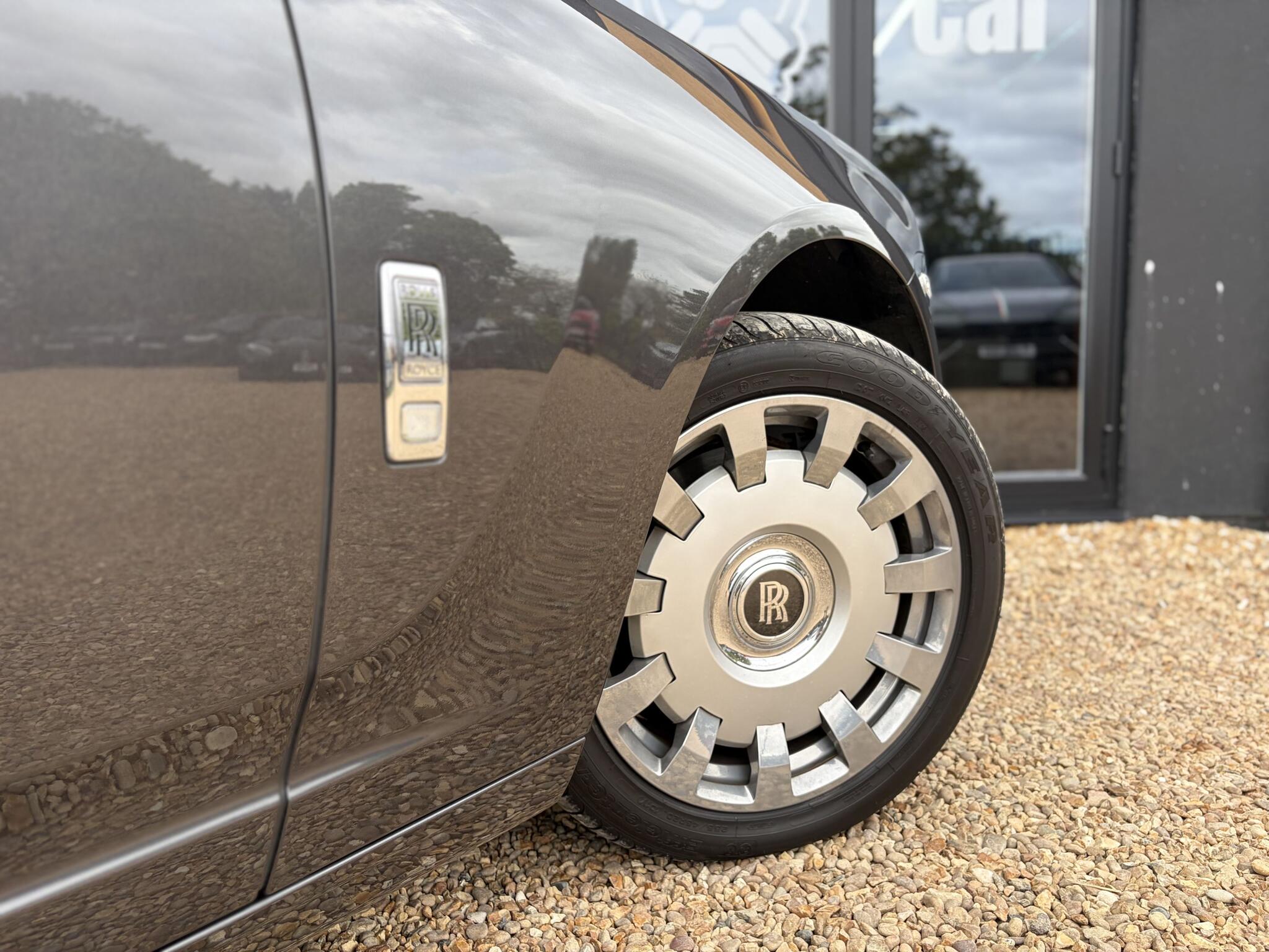 Rolls-Royce Ghost view 24