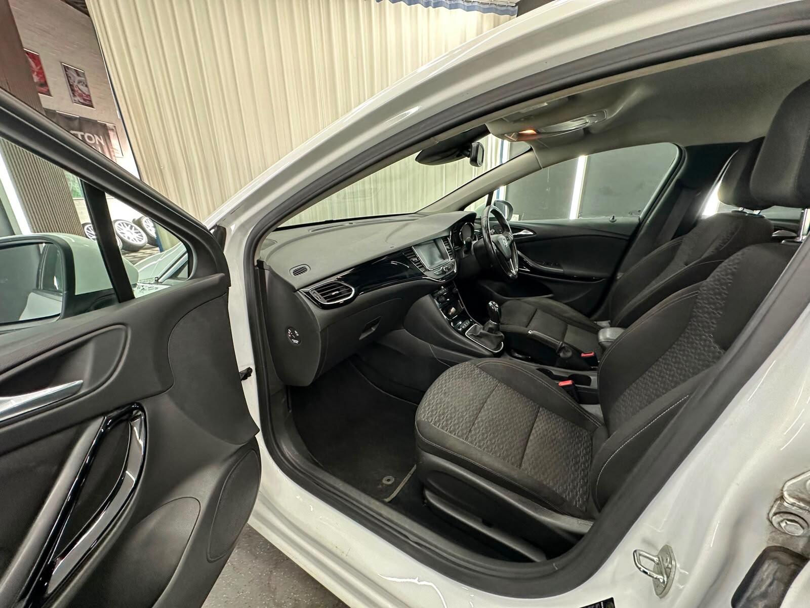 Vauxhall Astra view 25