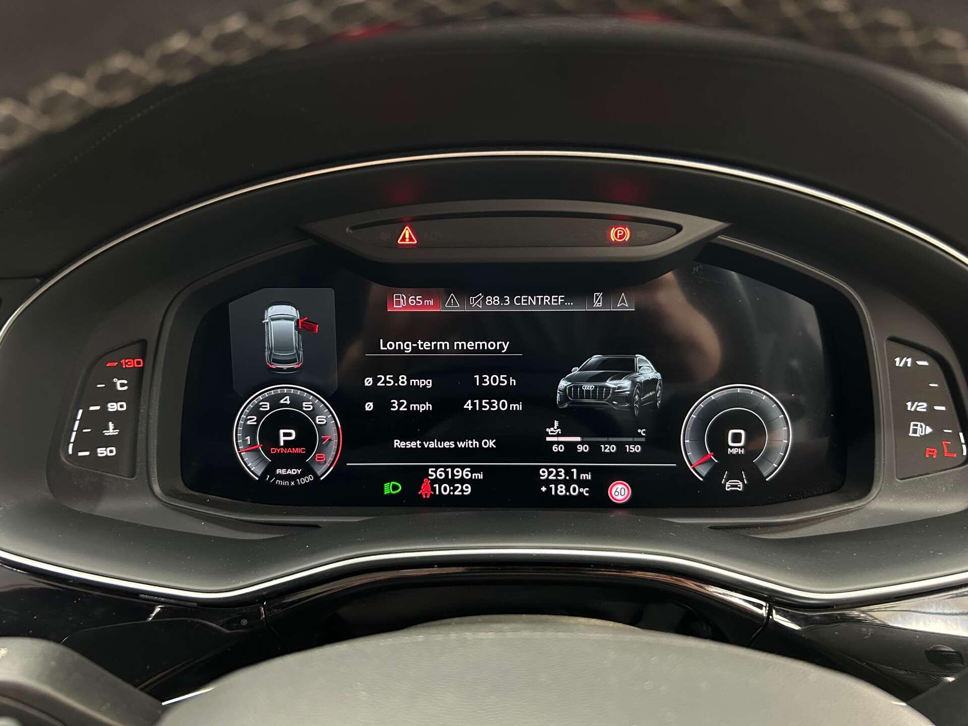 Audi Q8 view 20