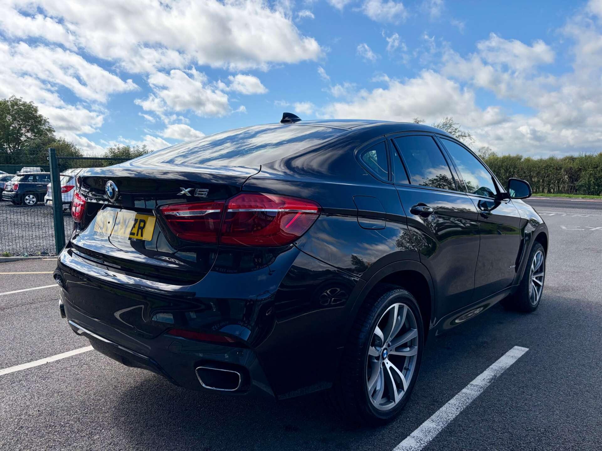 BMW X6 view 8