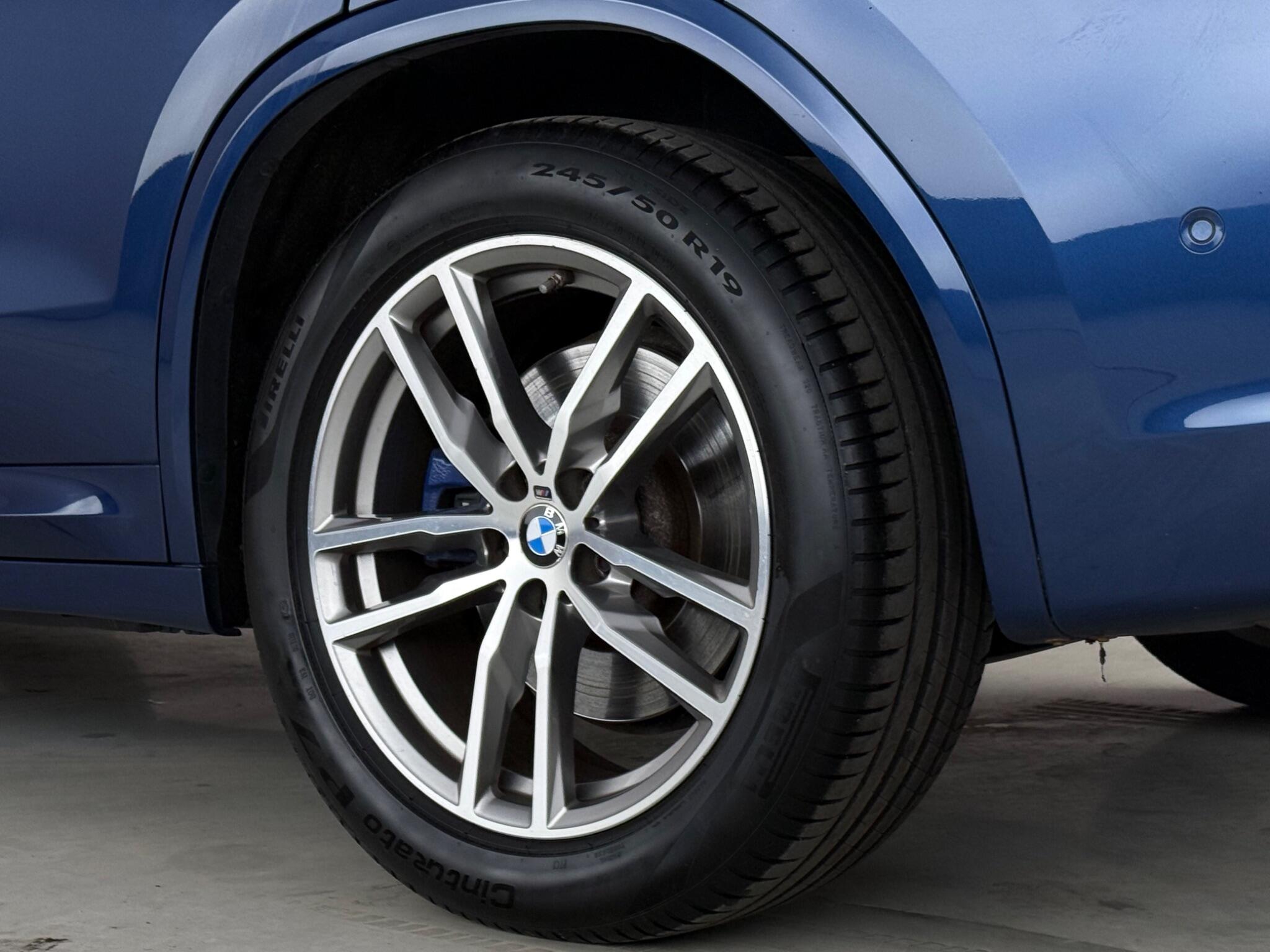 BMW X3 view 8