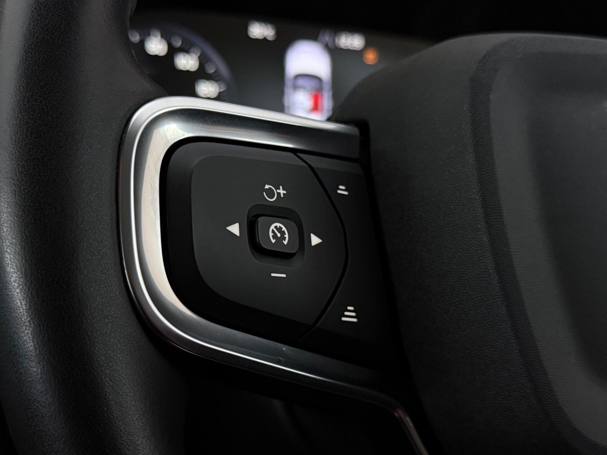 Volvo XC40 view 15