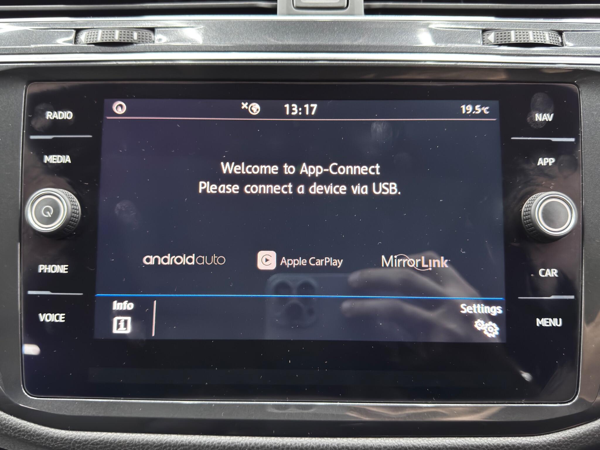 Volkswagen Tiguan Allspace view 34