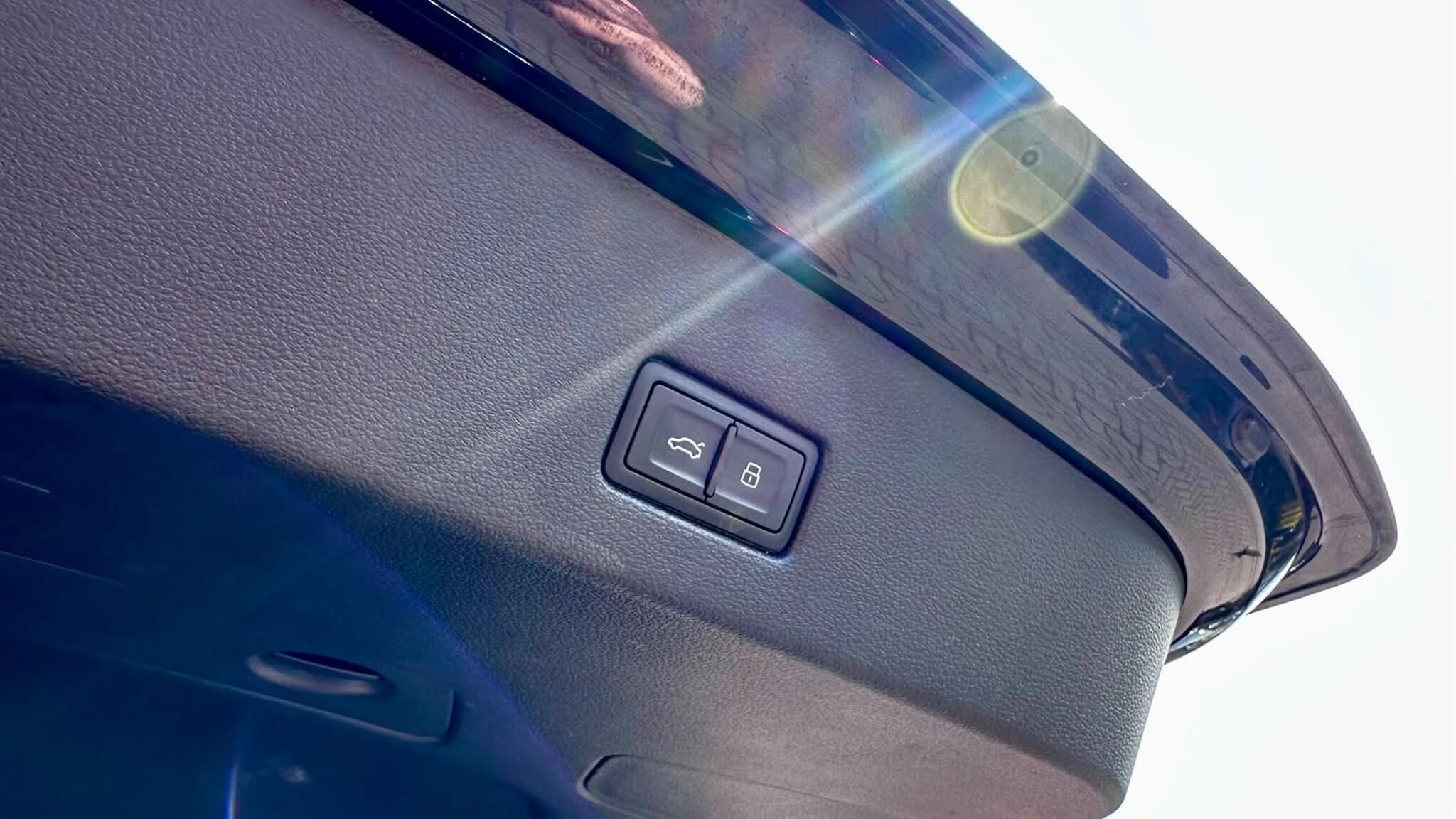 Audi Audi S7 view 17