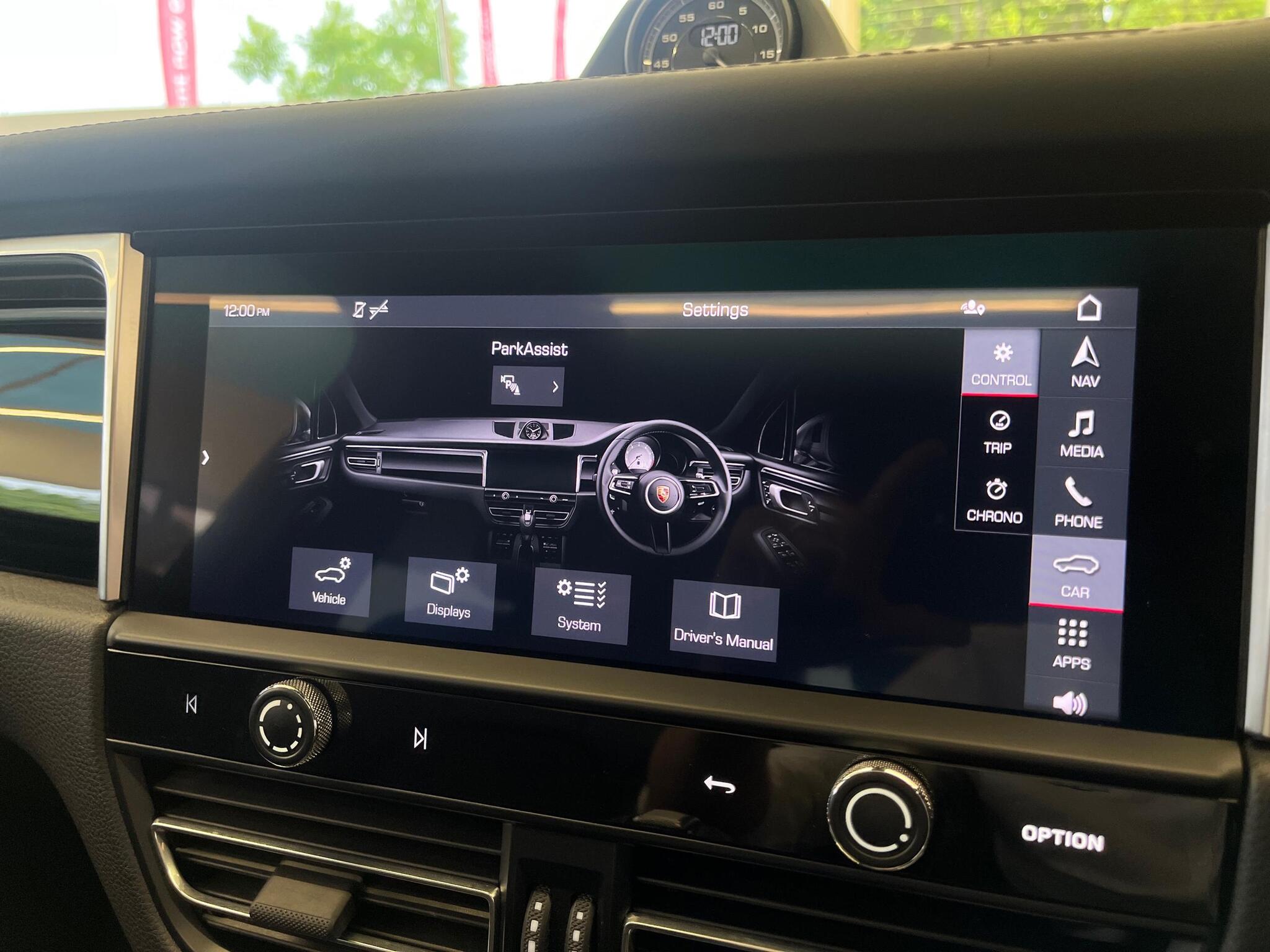 Porsche Macan view 31