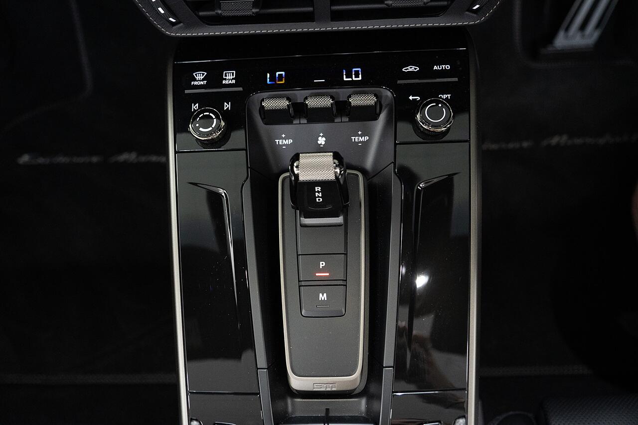 Porsche 911 view 18