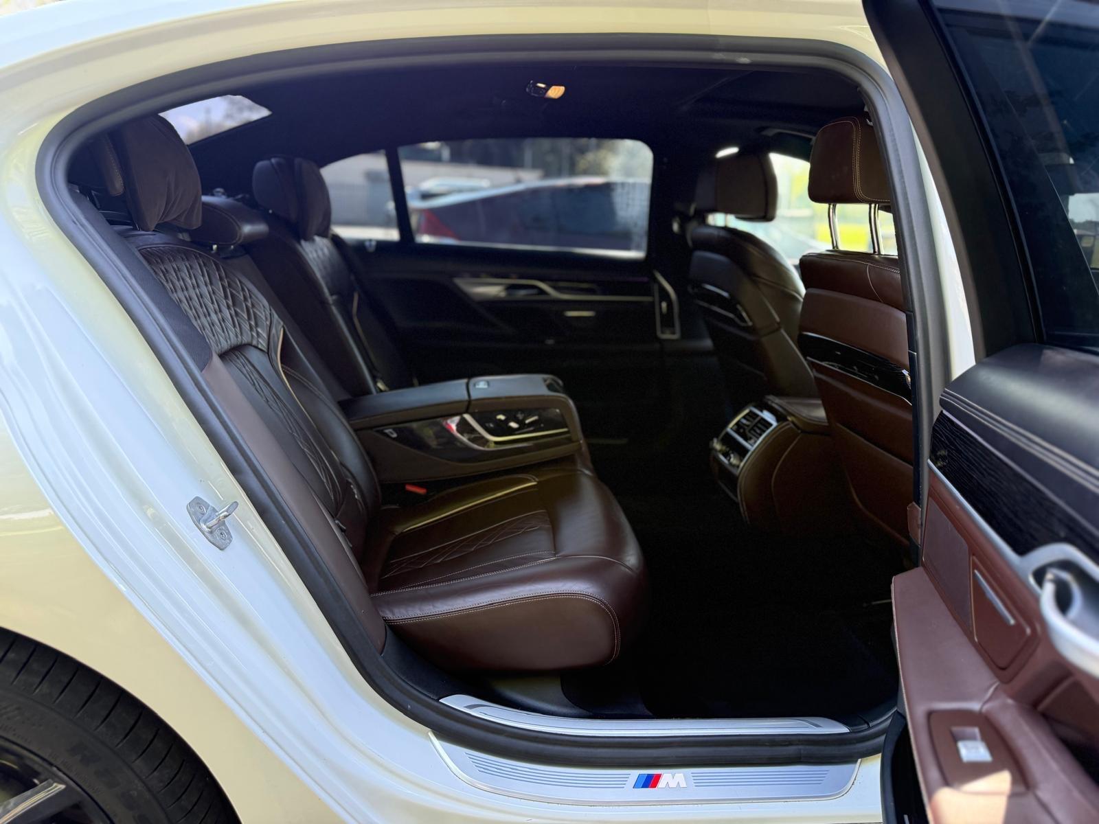 BMW 7 Series view 31