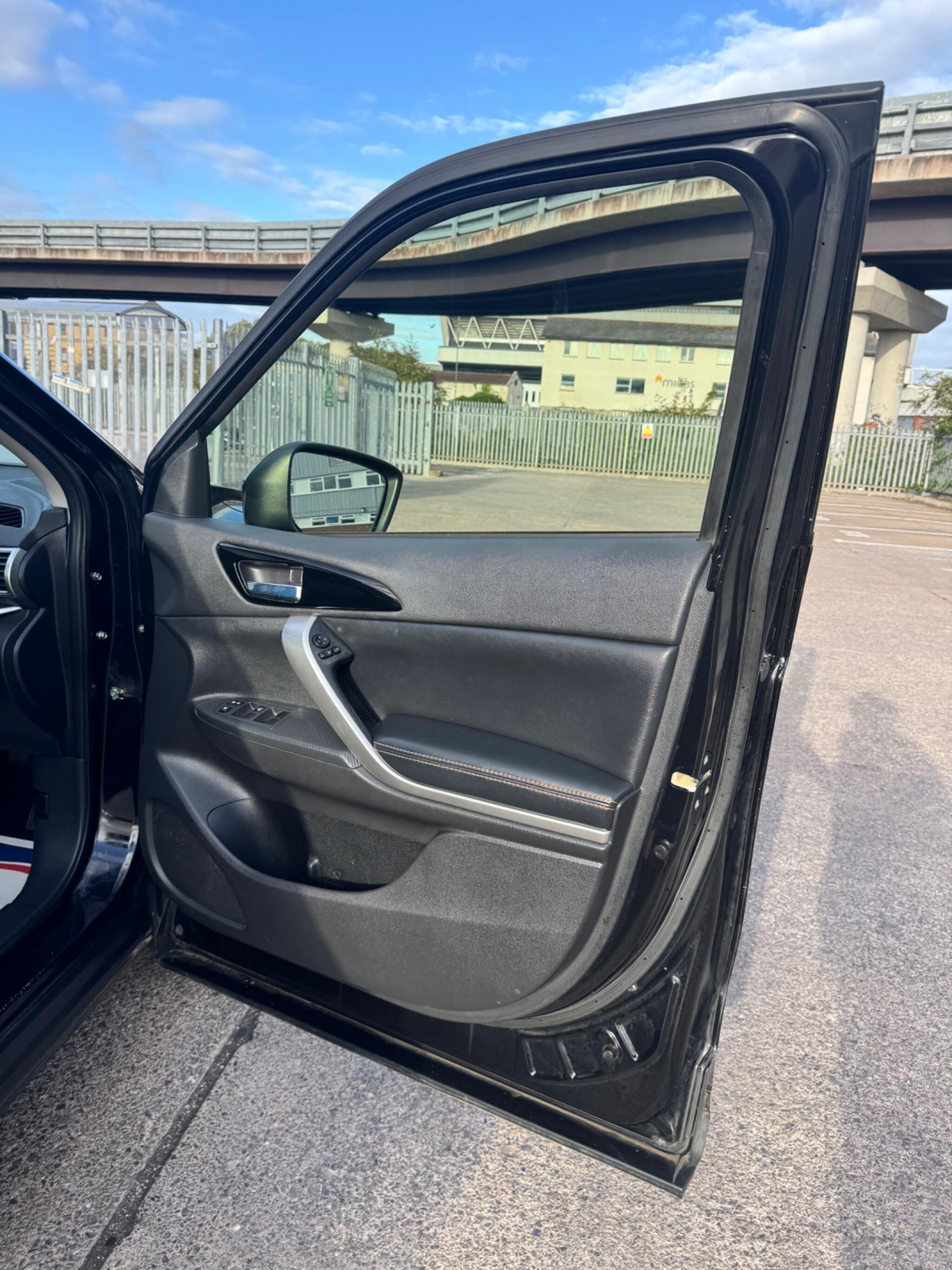 Mitsubishi Eclipse Cross view 37