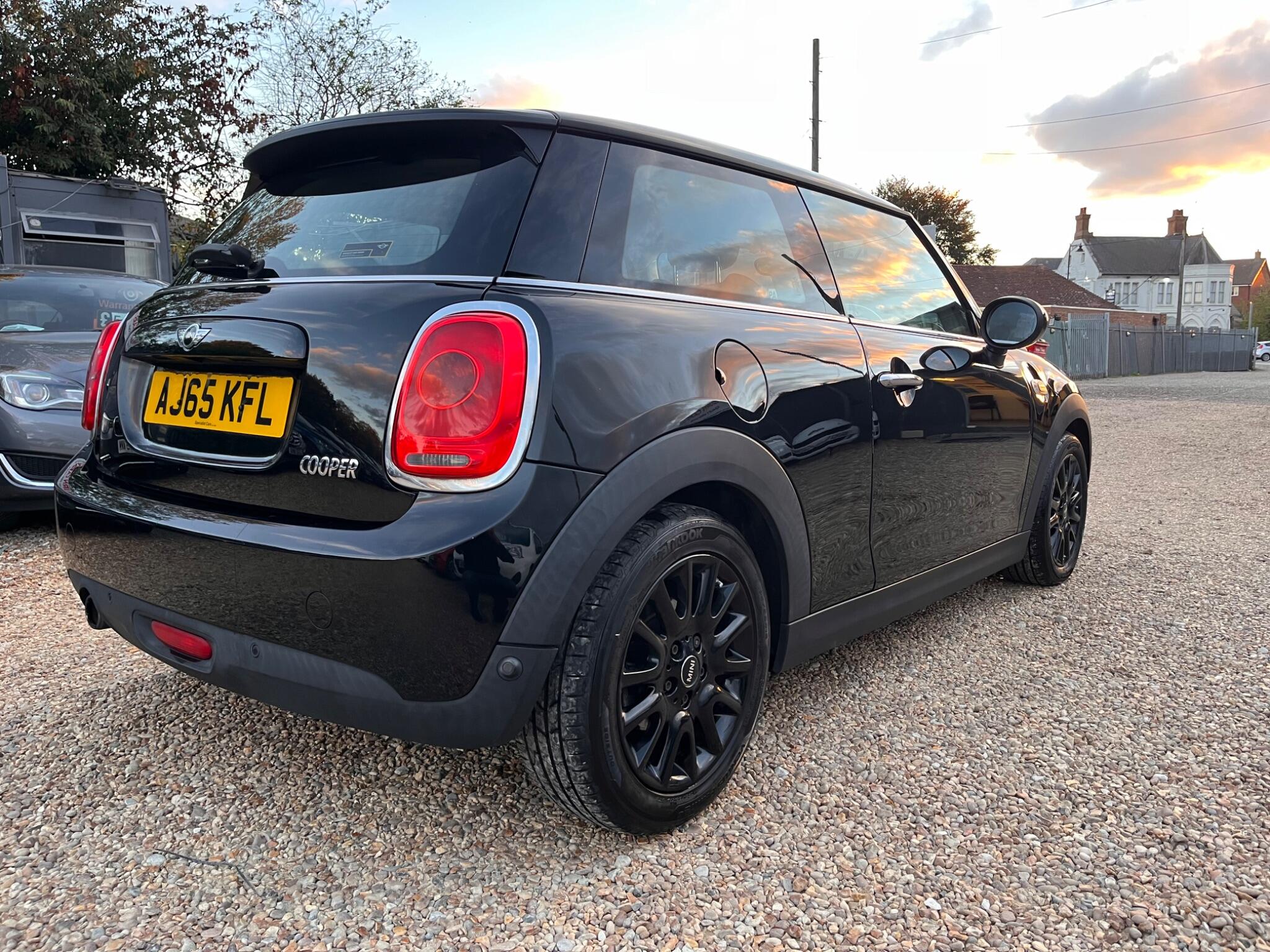 MINI Hatch view 18