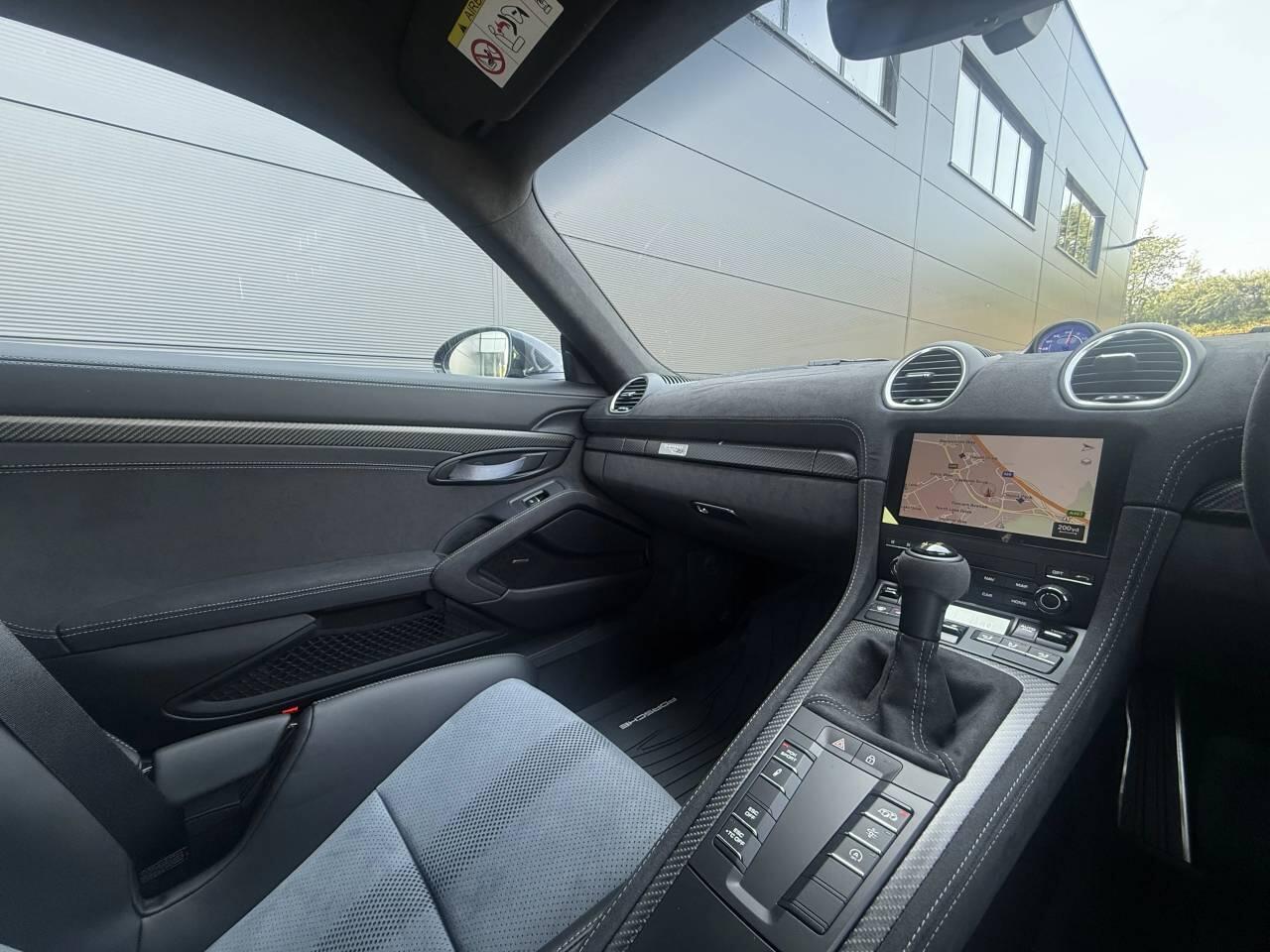 Porsche Cayman view 33