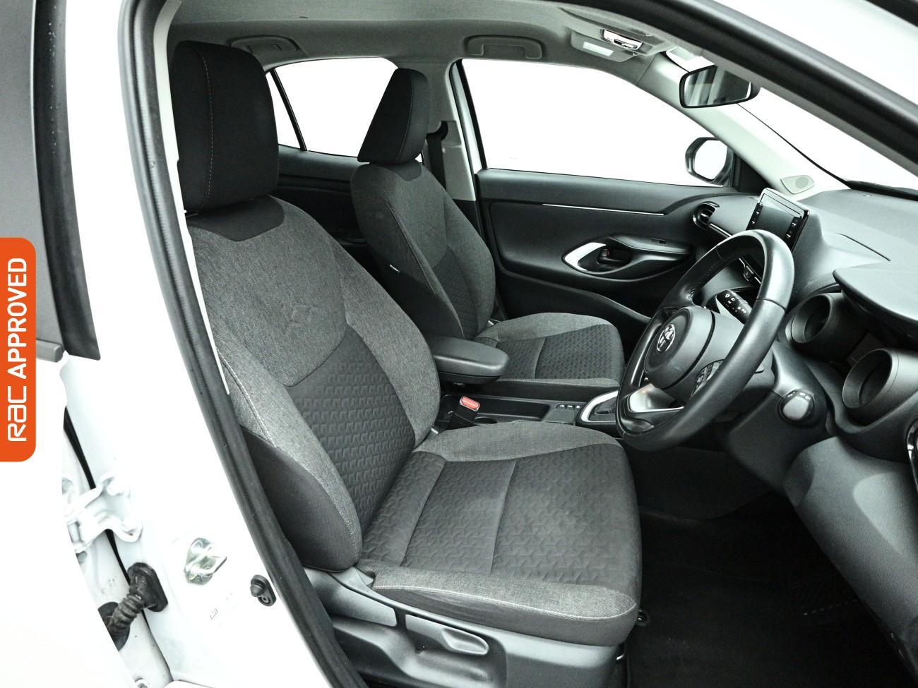 Toyota Yaris Cross view 12