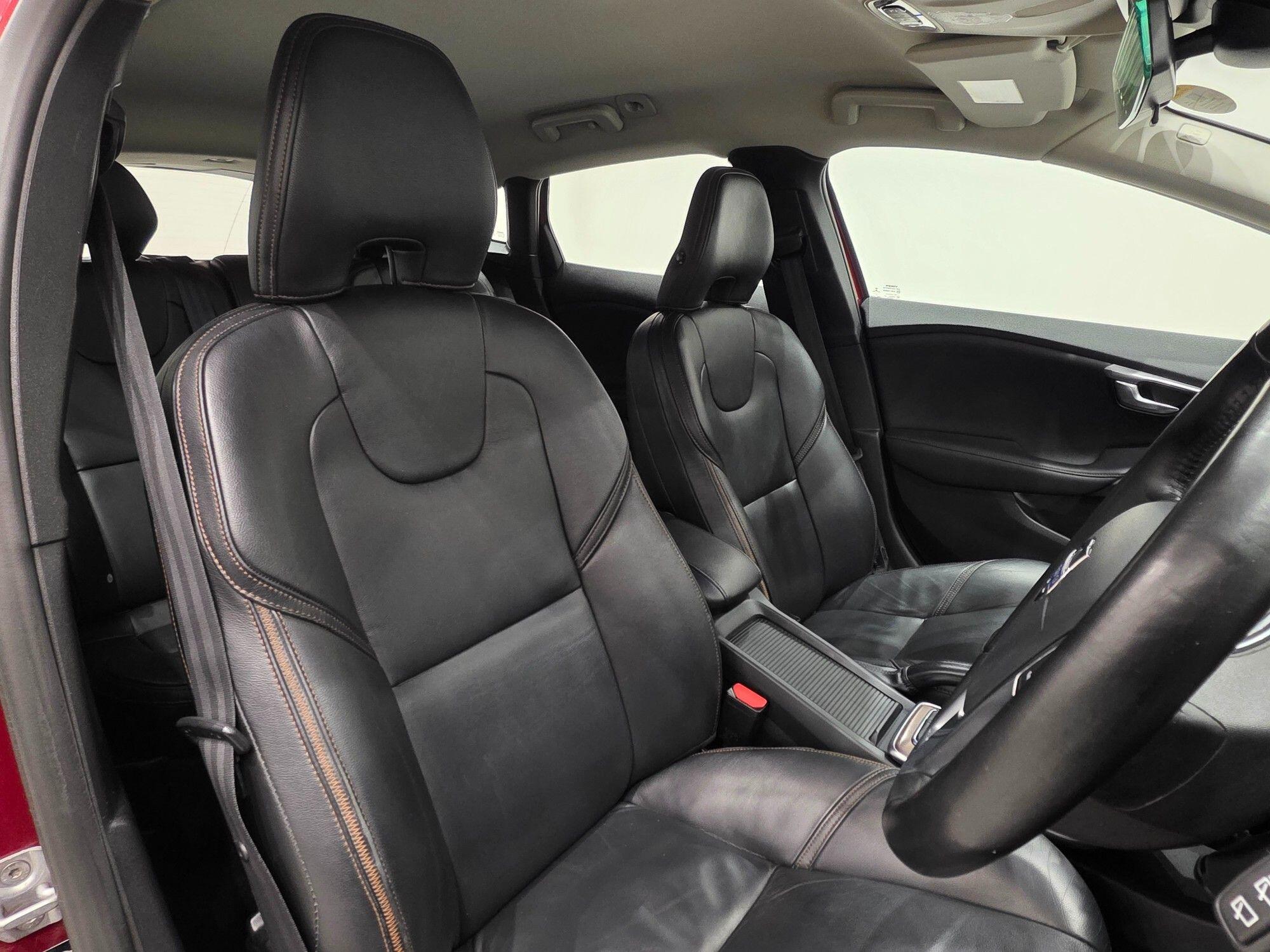 Volvo V40 Cross Country view 55