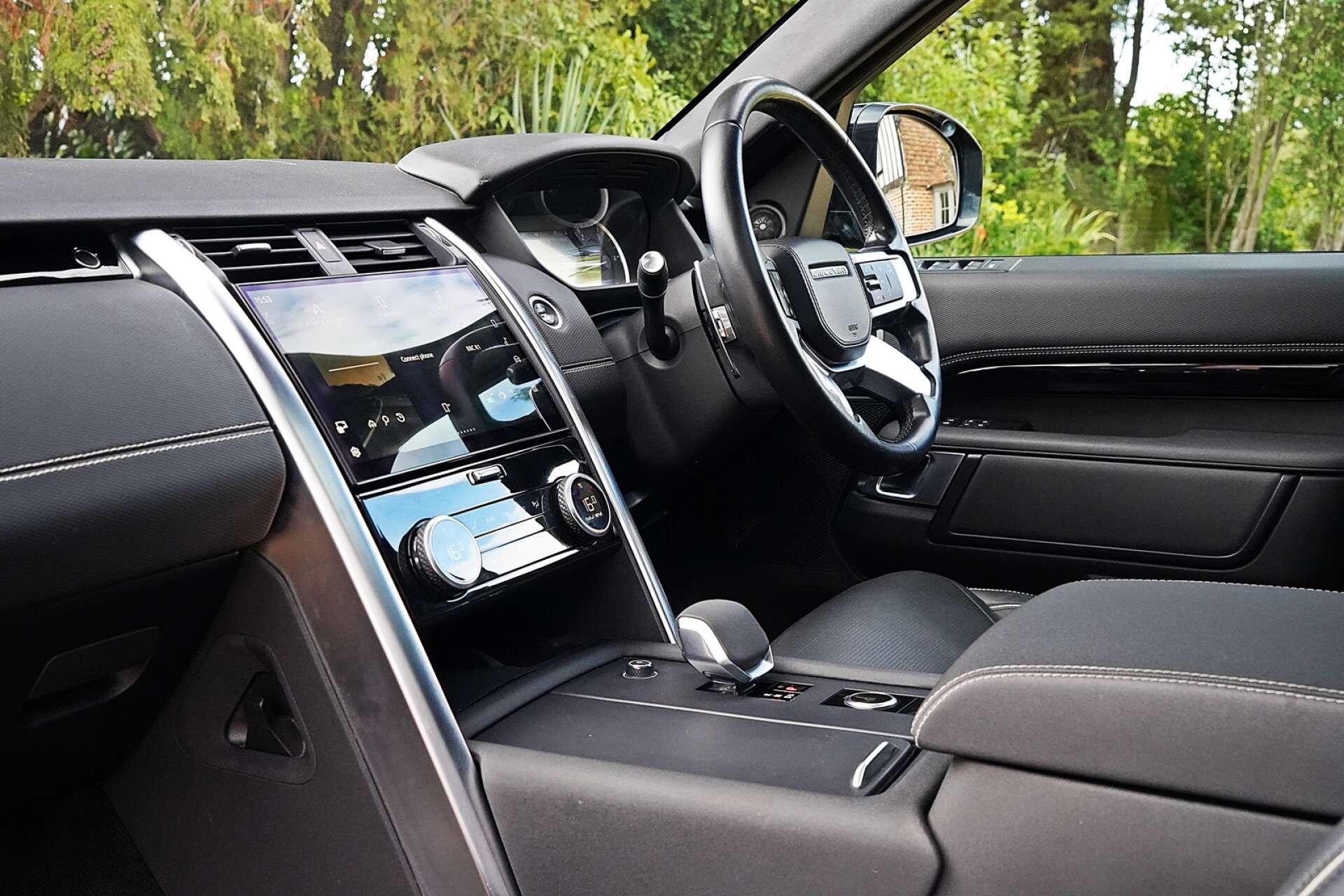 Land Rover Discovery view 18