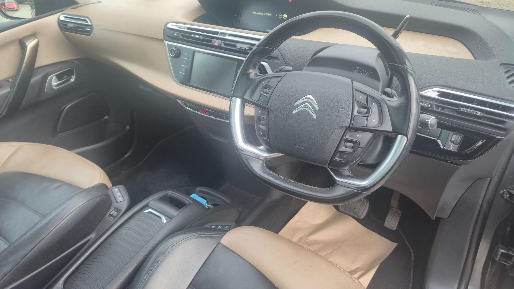 Citroen Grand C4 Picasso view 16