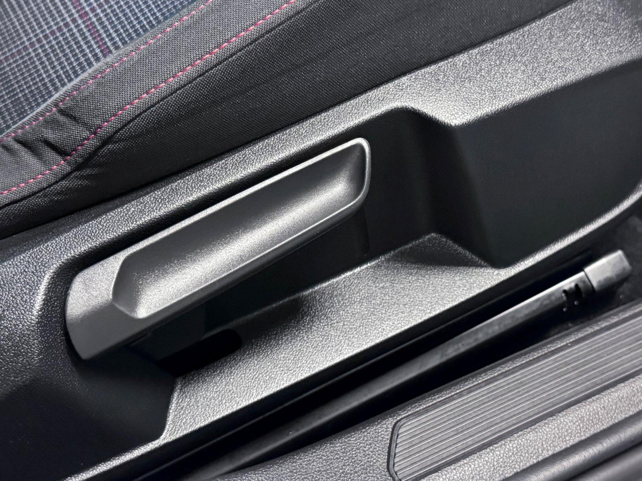 Volkswagen Golf view 22