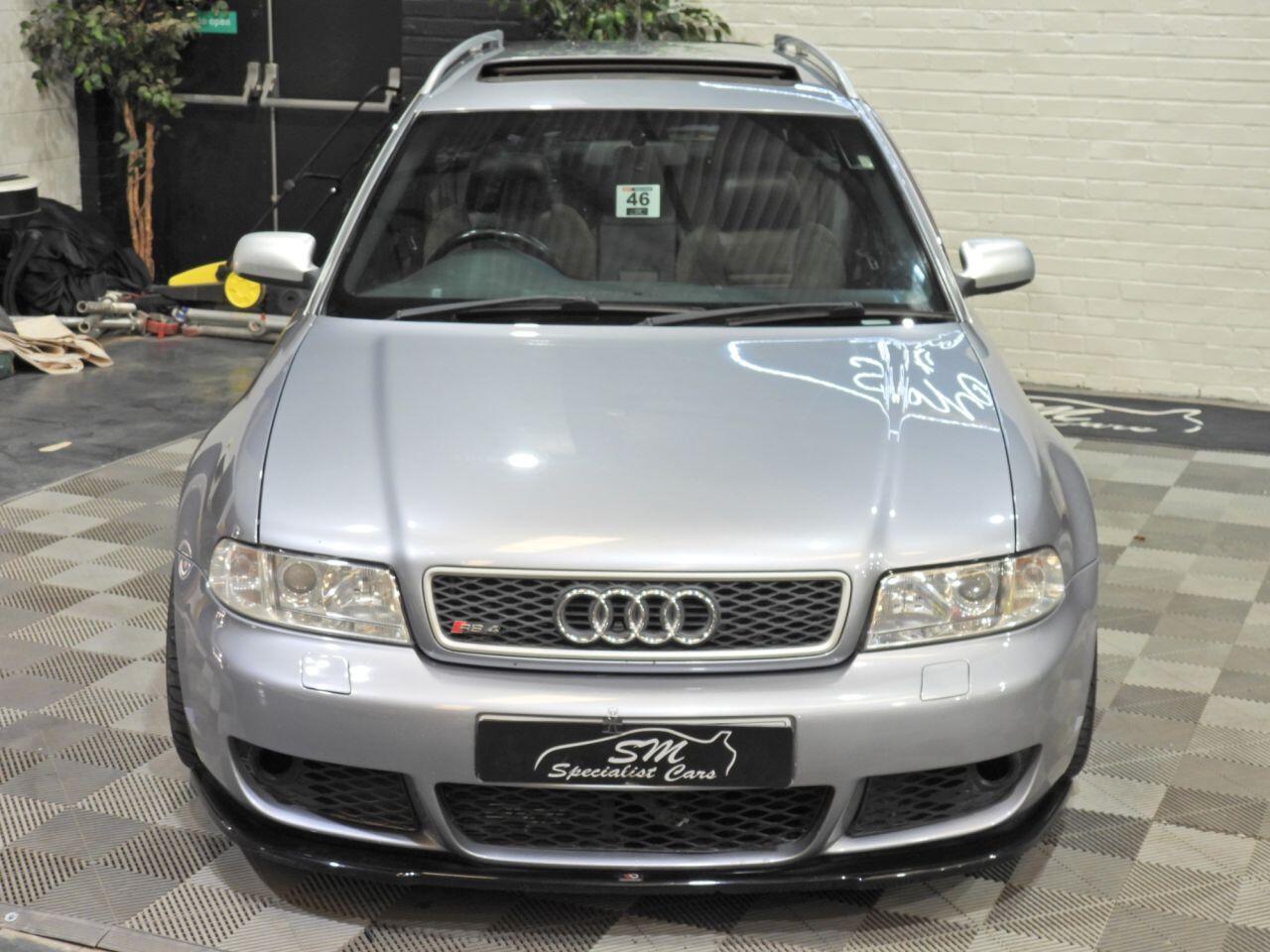Audi RS4 view 12