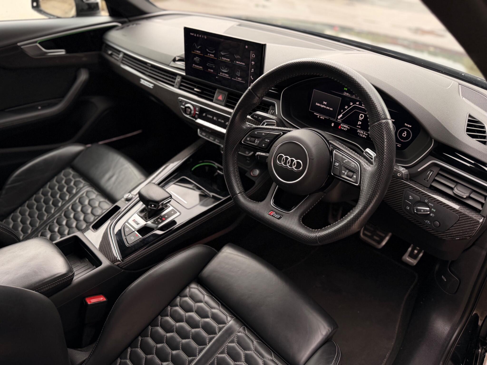 Audi RS4 view 19