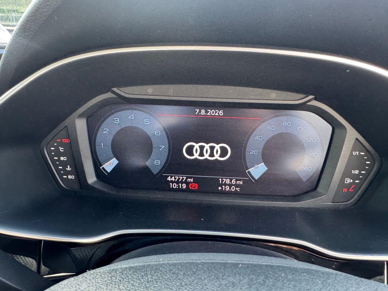Audi Q3 view 23