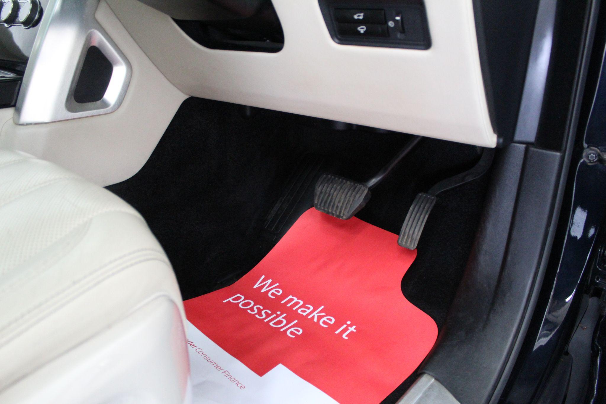 Land Rover Range Rover view 65