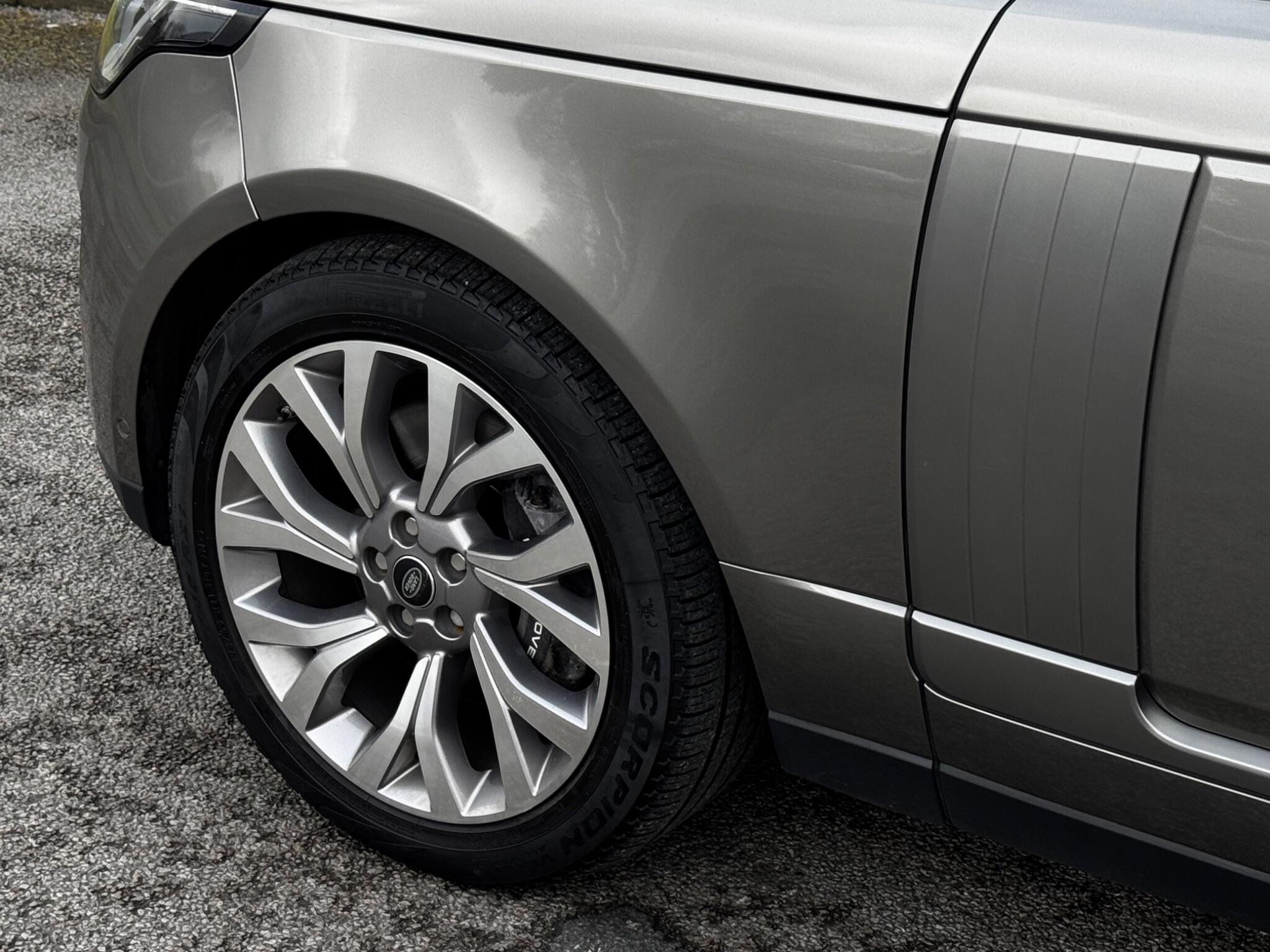 Land Rover Range Rover view 32