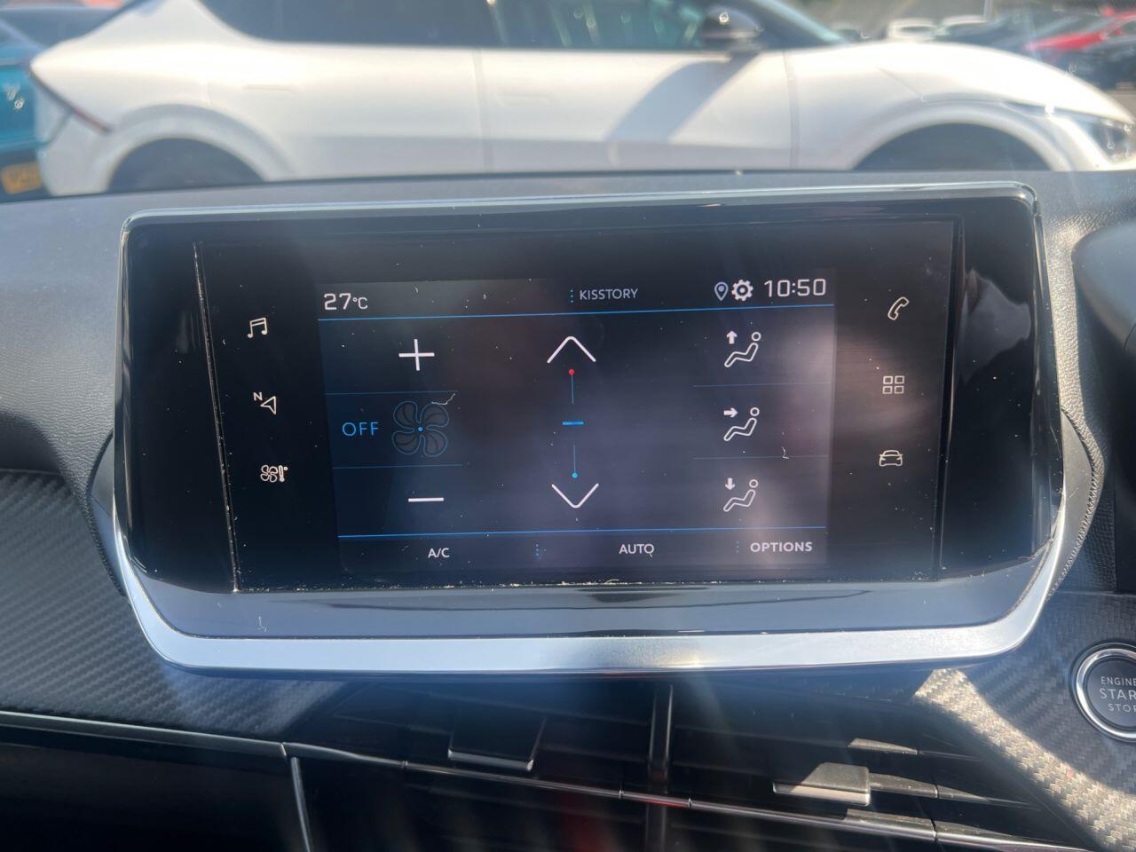 Peugeot 208 view 16