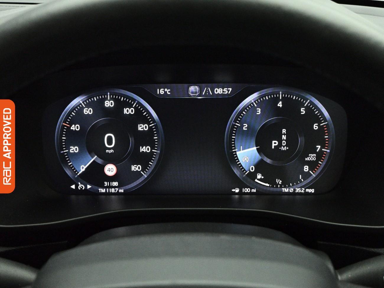 Volvo XC40 view 11