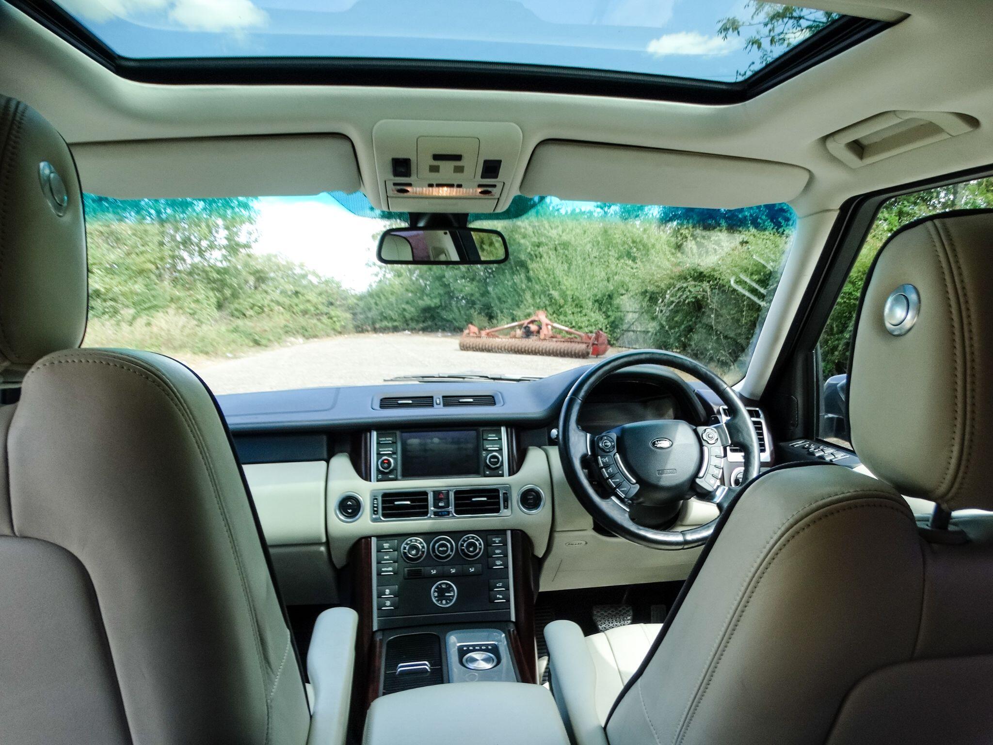 Land Rover Range Rover view 14
