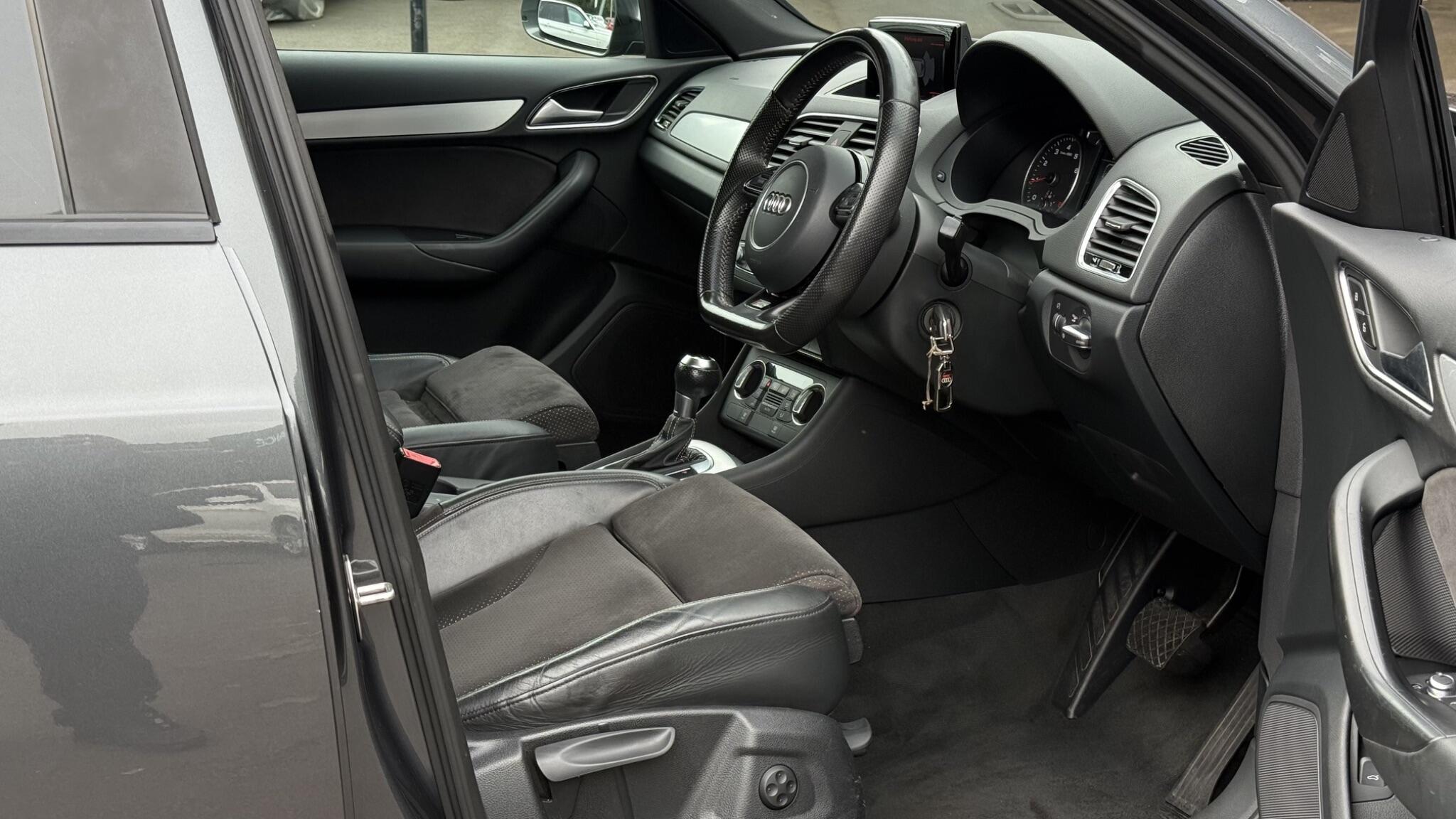 Audi Q3 view 21