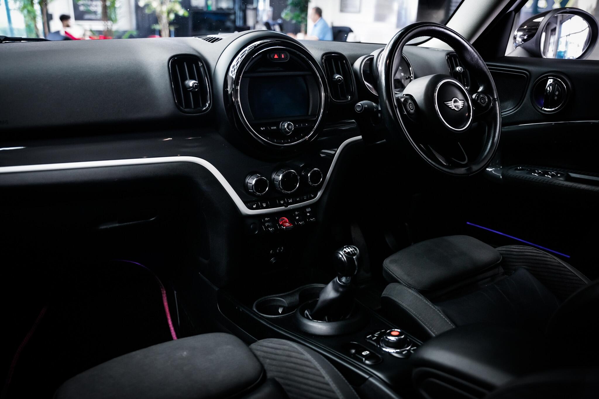 Mini Countryman view 22