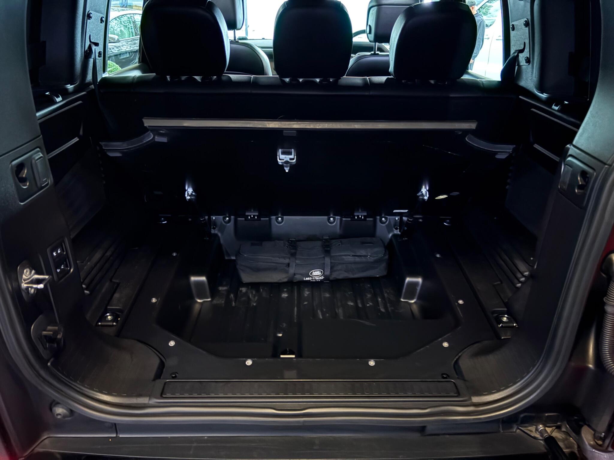 Land Rover Defender view 28