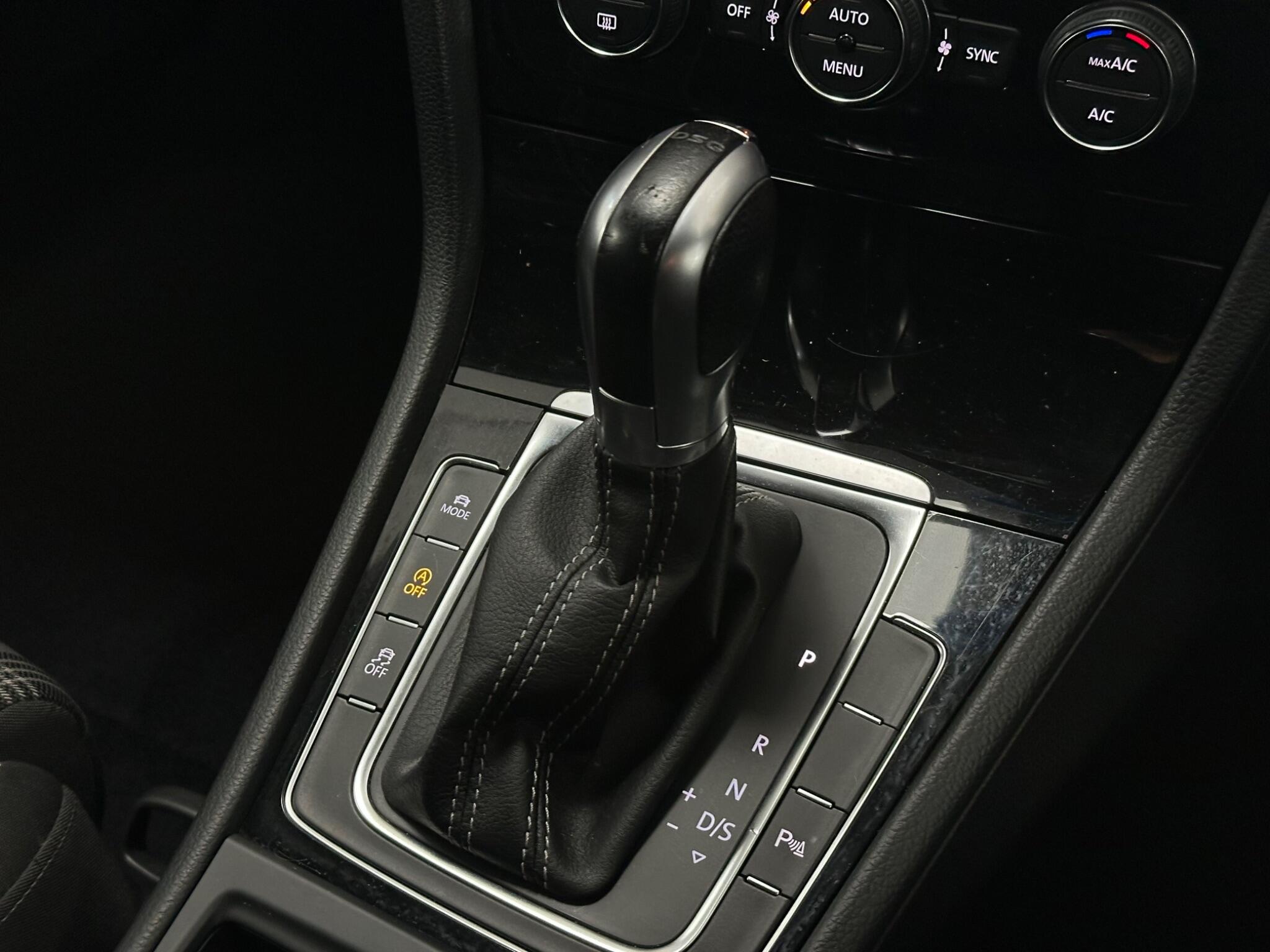 Volkswagen Golf view 24