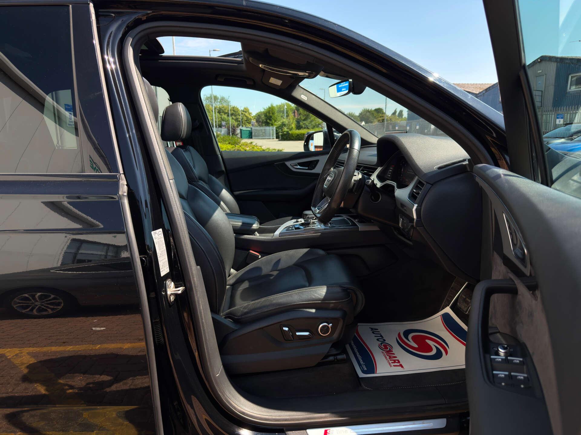 Audi Q7 view 27