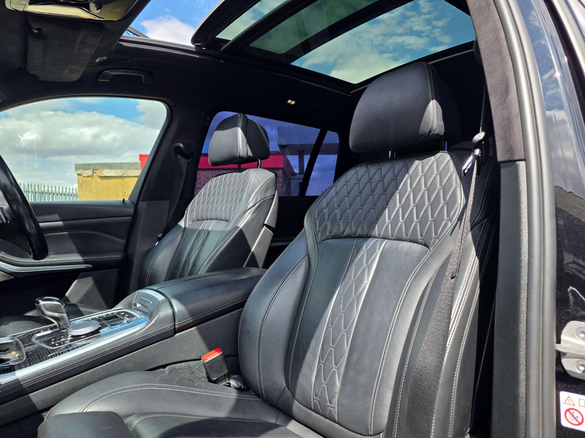 BMW X7 view 21