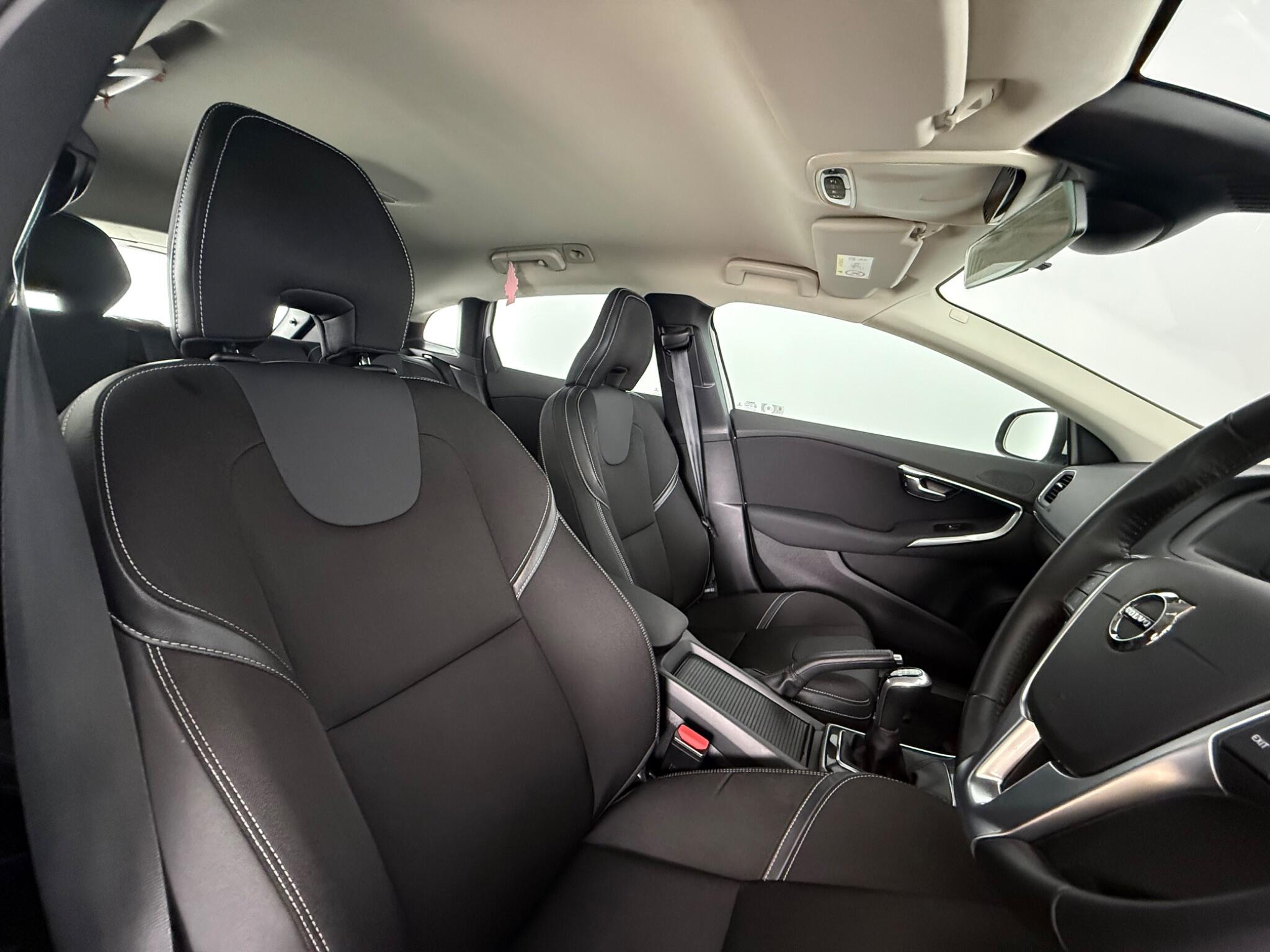 Volvo V40 view 25
