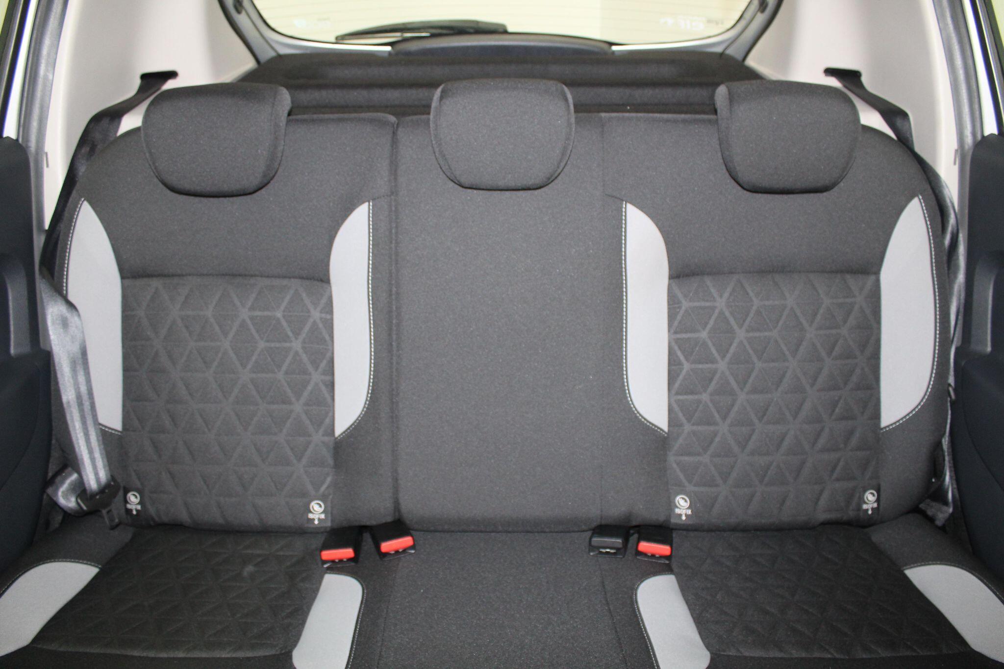 Dacia Sandero view 50