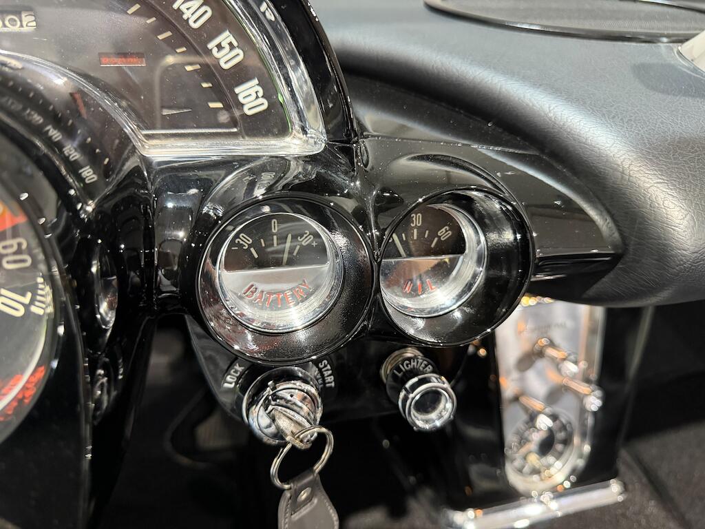 Chevrolet Corvette view 47