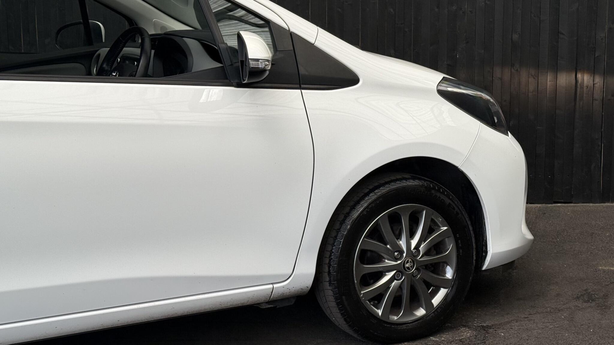 Toyota Yaris view 16